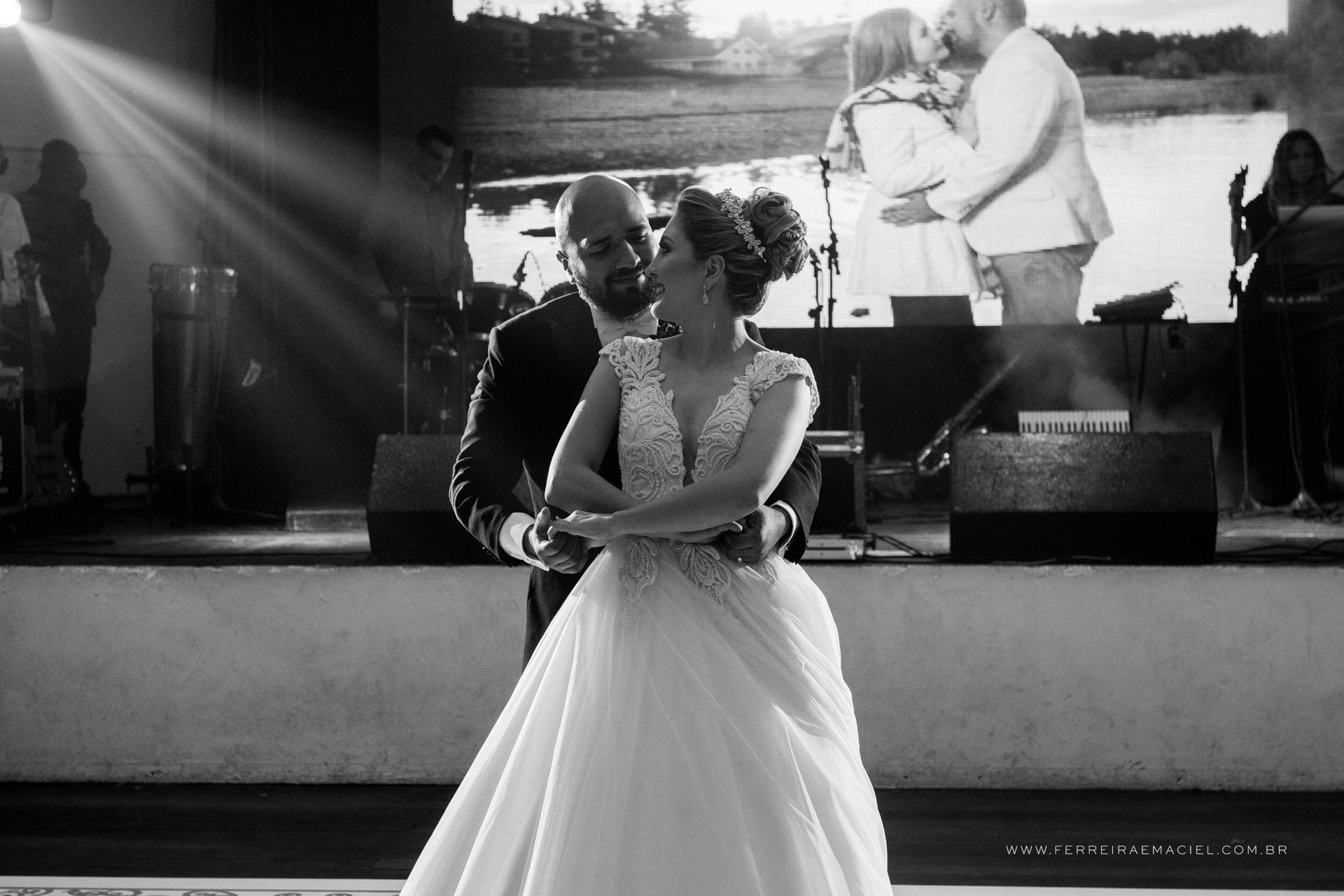 Foto Casamento Larissa e Arturo - Igreja Nossa Senhora Mãe dos Homens - Grêmio Fronteira - Araranguá - SC Foto Casamento Larissa e Arturo - Igreja Nossa Senhora Mãe dos Homens - Grêmio Fronteira - Araranguá - SC - Imagem 82
