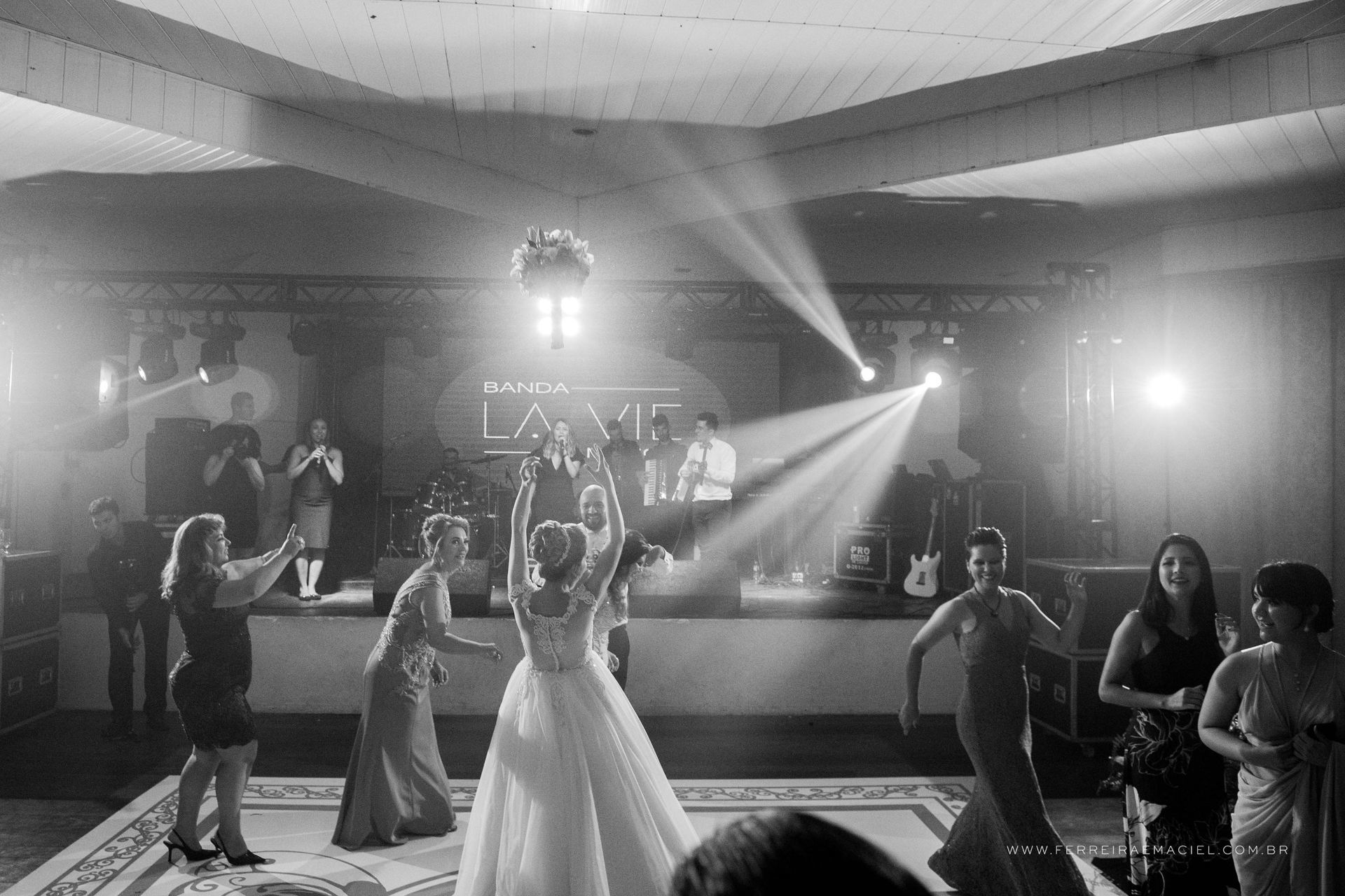 Foto Casamento Larissa e Arturo - Igreja Nossa Senhora Mãe dos Homens - Grêmio Fronteira - Araranguá - SC Foto Casamento Larissa e Arturo - Igreja Nossa Senhora Mãe dos Homens - Grêmio Fronteira - Araranguá - SC - Imagem 90