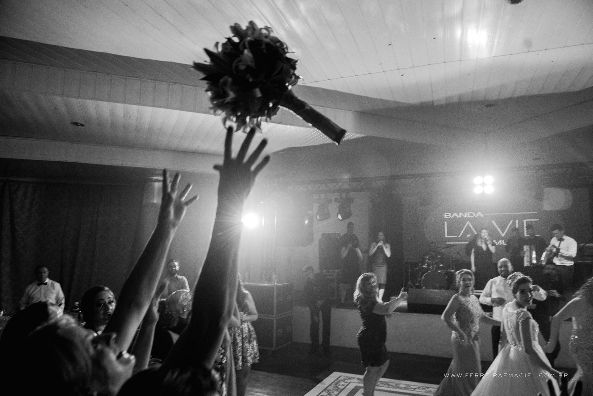 Foto Casamento Larissa e Arturo - Igreja Nossa Senhora Mãe dos Homens - Grêmio Fronteira - Araranguá - SC Foto Casamento Larissa e Arturo - Igreja Nossa Senhora Mãe dos Homens - Grêmio Fronteira - Araranguá - SC - Imagem 91