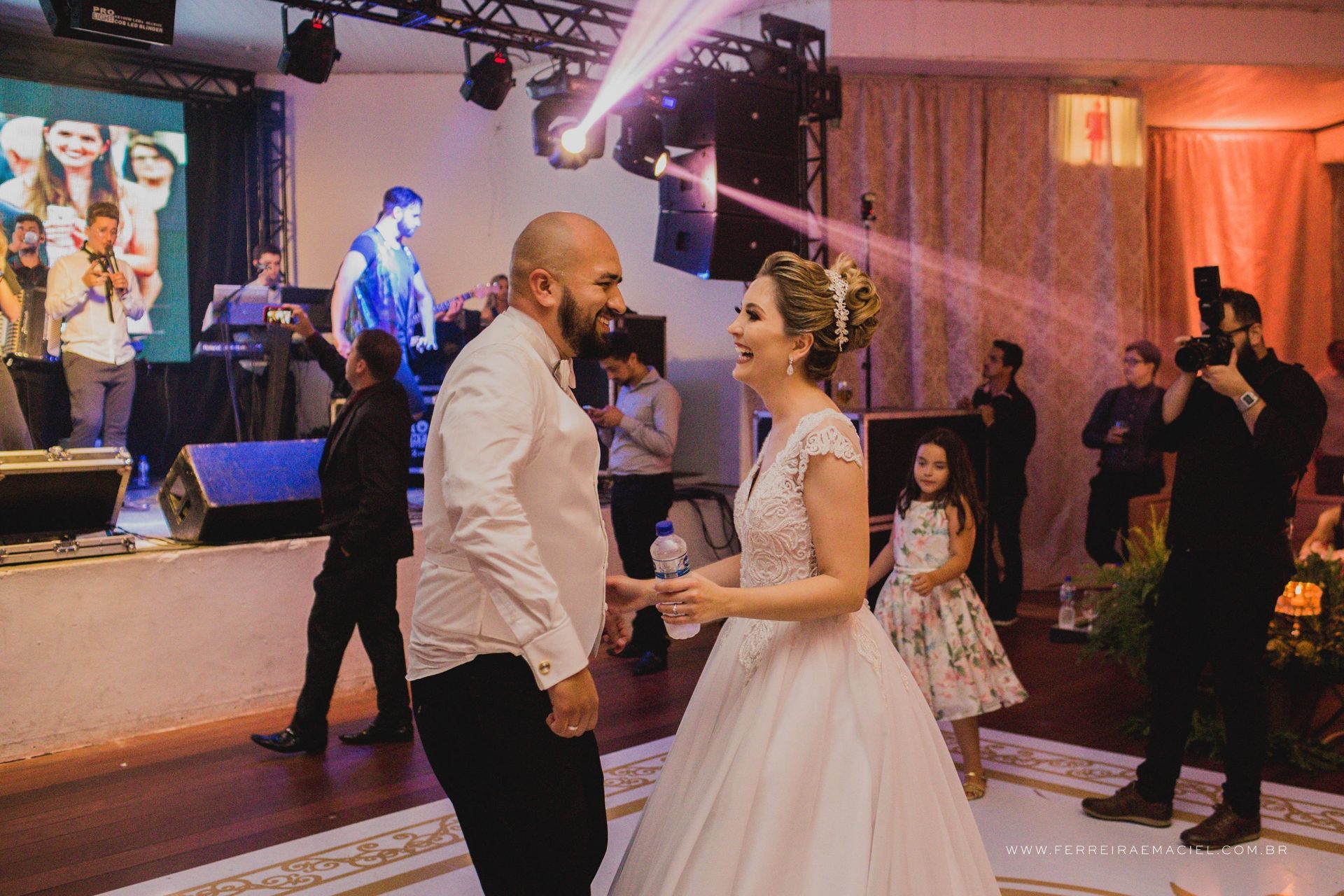 Foto Casamento Larissa e Arturo - Igreja Nossa Senhora Mãe dos Homens - Grêmio Fronteira - Araranguá - SC Foto Casamento Larissa e Arturo - Igreja Nossa Senhora Mãe dos Homens - Grêmio Fronteira - Araranguá - SC - Imagem 95