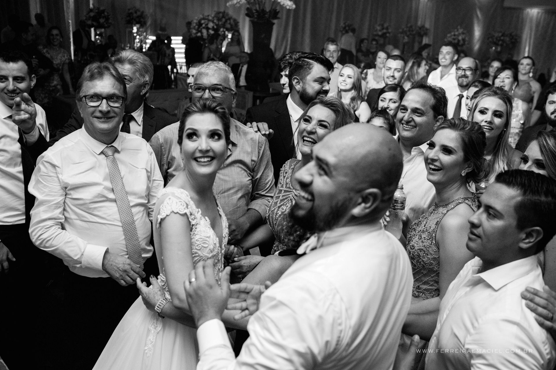 Foto Casamento Larissa e Arturo - Igreja Nossa Senhora Mãe dos Homens - Grêmio Fronteira - Araranguá - SC Foto Casamento Larissa e Arturo - Igreja Nossa Senhora Mãe dos Homens - Grêmio Fronteira - Araranguá - SC - Imagem 97