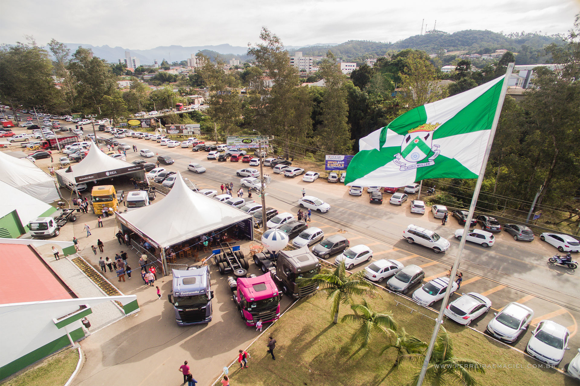 Foto Cobertura stand Scania Cavese - Festa do Agricultor - Lauro Müller - SC Foto Cobertura stand Scania Cavese - Festa do Agricultor - Lauro Müller - SC - Imagem 5