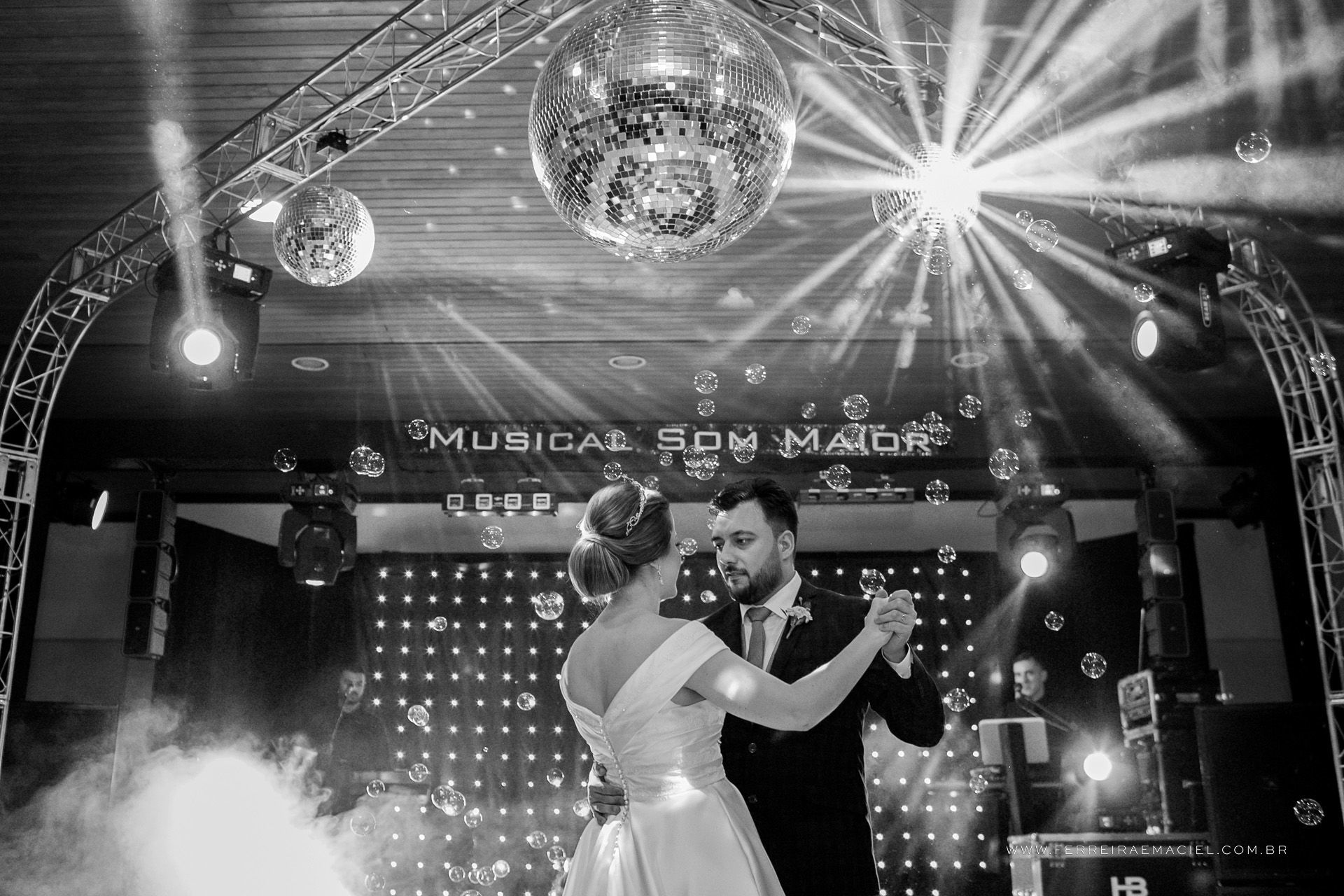 Foto Casamento Ana Julia e Renato - Igreja Santa Bárbara - Siderópolis - Petrus - Nova Veneza - SC Foto Casamento Ana Julia e Renato - Igreja Santa Bárbara - Siderópolis - Petrus - Nova Veneza - SC - Imagem 144