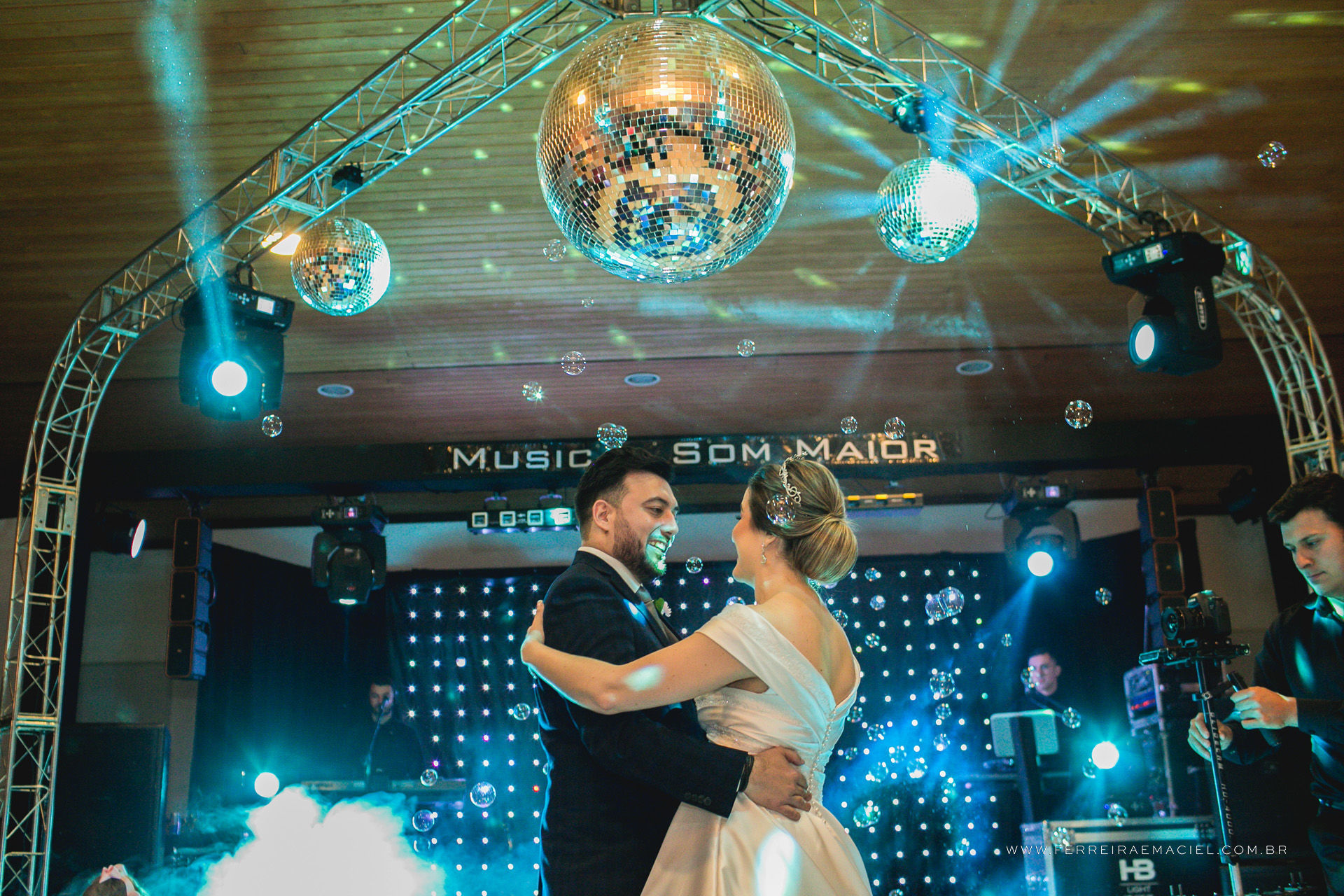 Foto Casamento Ana Julia e Renato - Igreja Santa Bárbara - Siderópolis - Petrus - Nova Veneza - SC Foto Casamento Ana Julia e Renato - Igreja Santa Bárbara - Siderópolis - Petrus - Nova Veneza - SC - Imagem 143