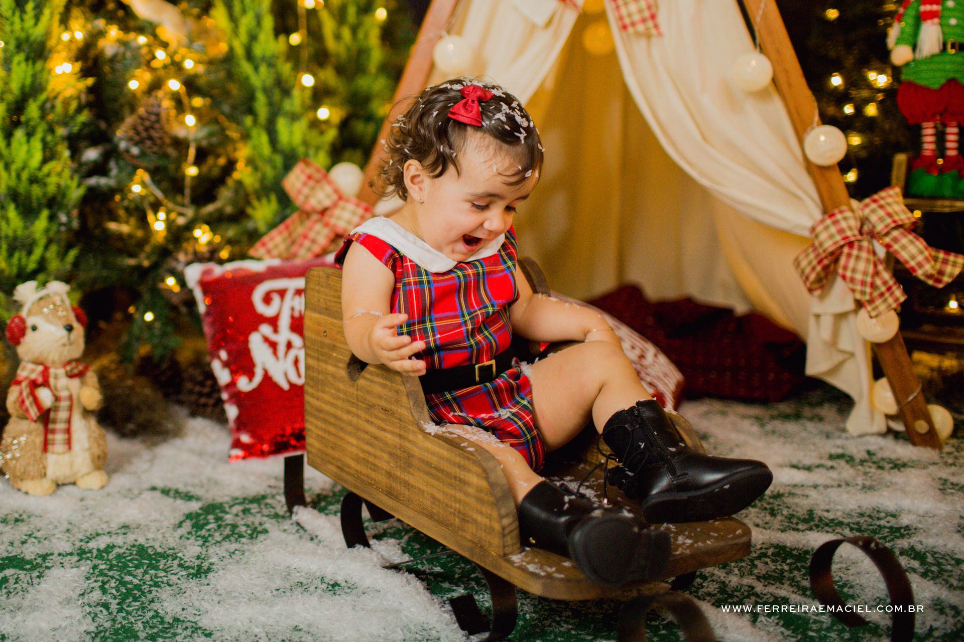 Foto Detalhes do Acampamento do Papai Noel - Cenário Temático para Fotos de Natal em Araranguá Foto Detalhes do Acampamento do Papai Noel - Cenário Temático para Fotos de Natal em Araranguá - Imagem 47