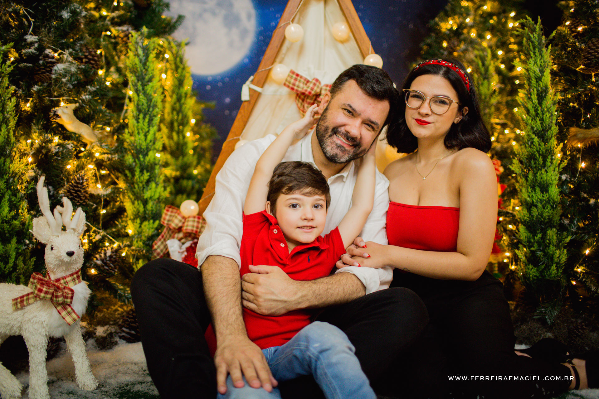 Foto Detalhes do Acampamento do Papai Noel - Cenário Temático para Fotos de Natal em Araranguá Foto Detalhes do Acampamento do Papai Noel - Cenário Temático para Fotos de Natal em Araranguá - Imagem 70