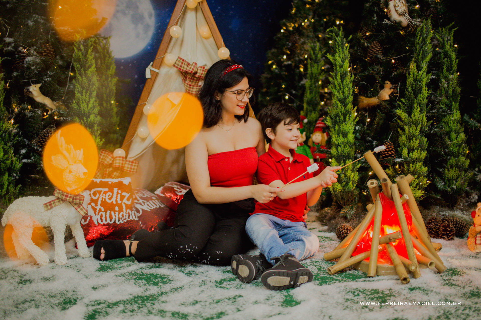 Foto Detalhes do Acampamento do Papai Noel - Cenário Temático para Fotos de Natal em Araranguá Foto Detalhes do Acampamento do Papai Noel - Cenário Temático para Fotos de Natal em Araranguá - Imagem 72