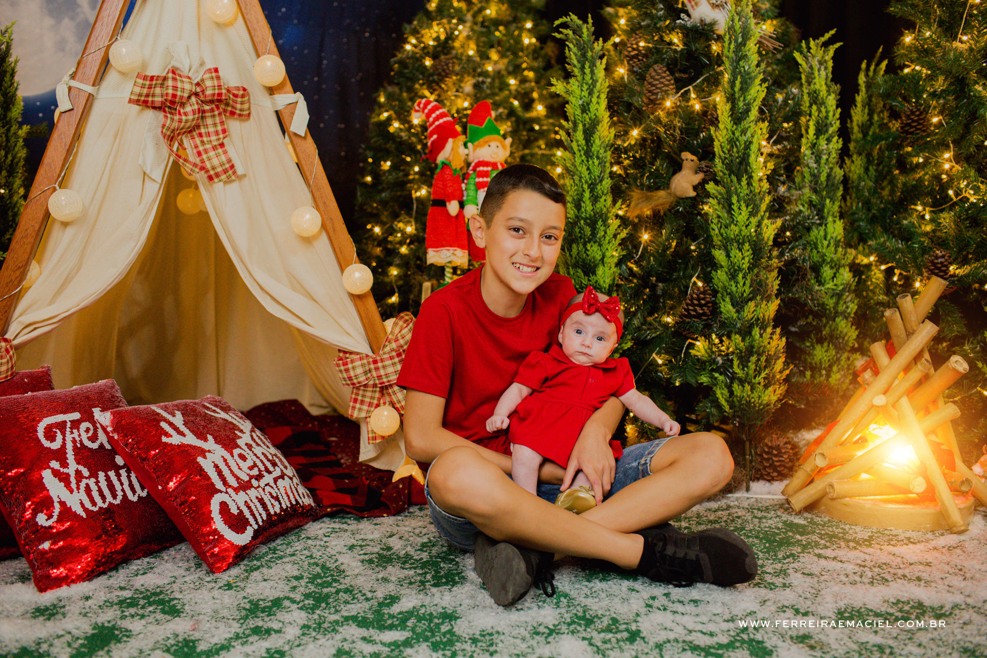 Foto Detalhes do Acampamento do Papai Noel - Cenário Temático para Fotos de Natal em Araranguá Foto Detalhes do Acampamento do Papai Noel - Cenário Temático para Fotos de Natal em Araranguá - Imagem 86
