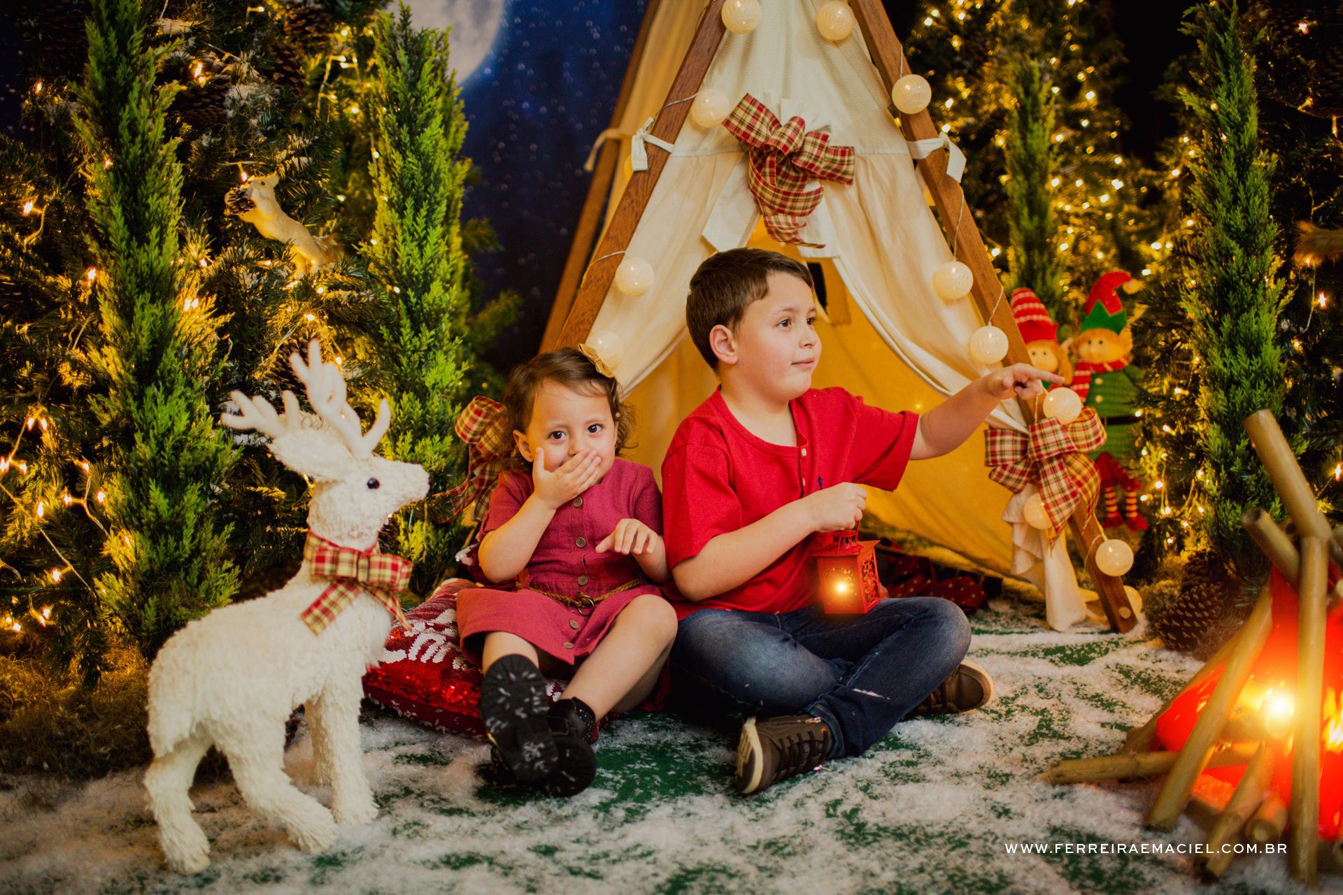 Foto Detalhes do Acampamento do Papai Noel - Cenário Temático para Fotos de Natal em Araranguá Foto Detalhes do Acampamento do Papai Noel - Cenário Temático para Fotos de Natal em Araranguá - Imagem 90