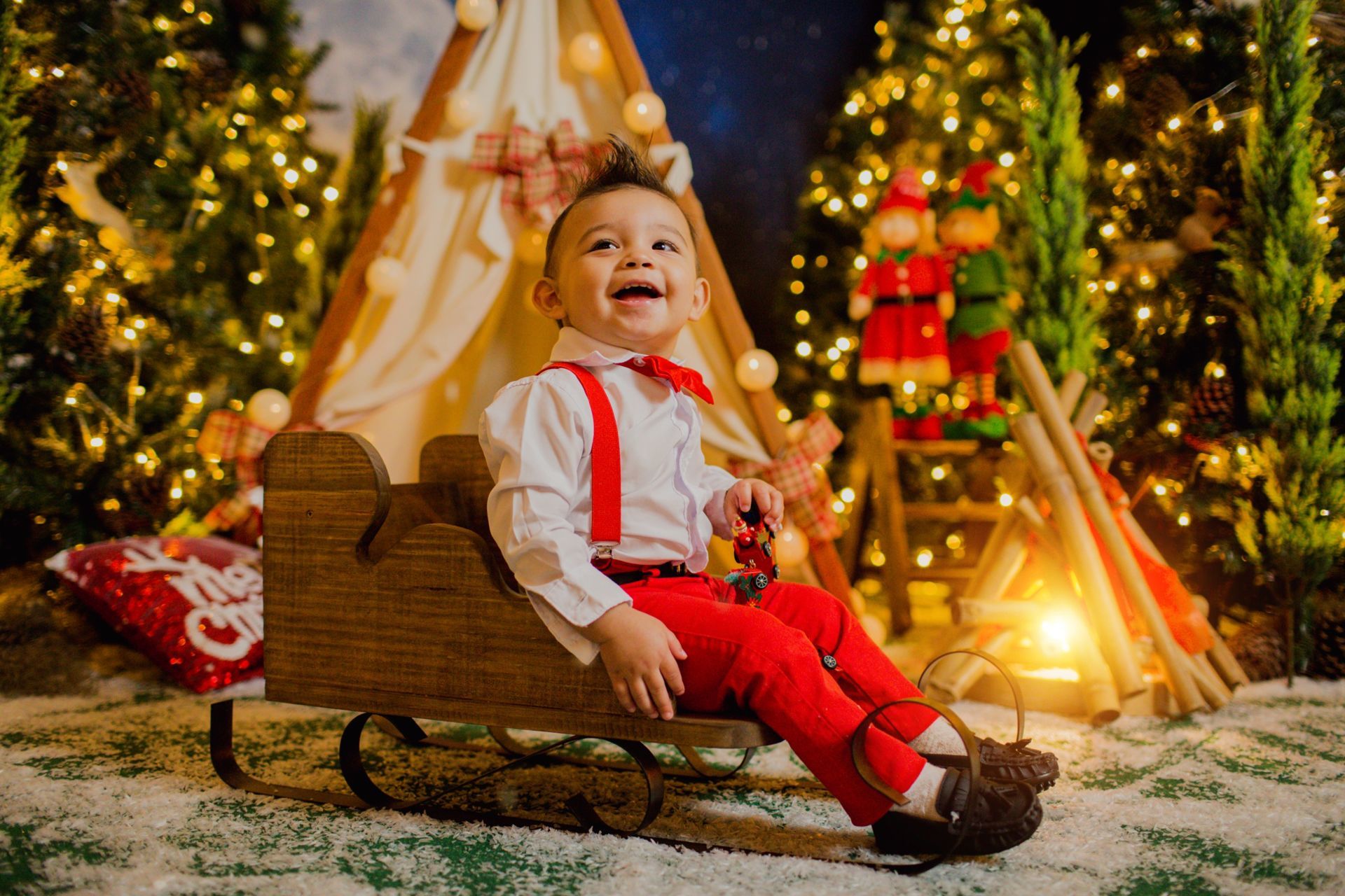 Foto Detalhes do Acampamento do Papai Noel - Cenário Temático para Fotos de Natal em Araranguá Foto Detalhes do Acampamento do Papai Noel - Cenário Temático para Fotos de Natal em Araranguá - Imagem 94