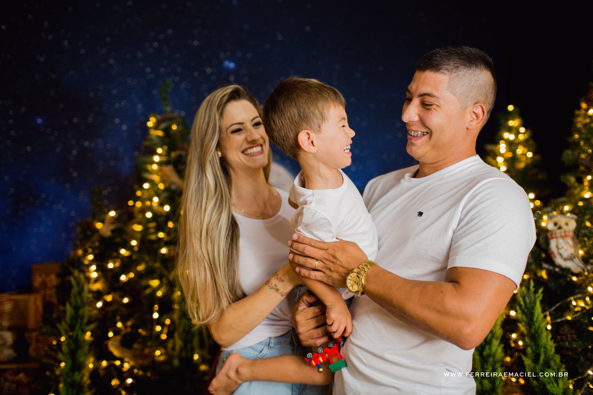 Foto Detalhes do Acampamento do Papai Noel - Cenário Temático para Fotos de Natal em Araranguá Foto Detalhes do Acampamento do Papai Noel - Cenário Temático para Fotos de Natal em Araranguá - Imagem 103