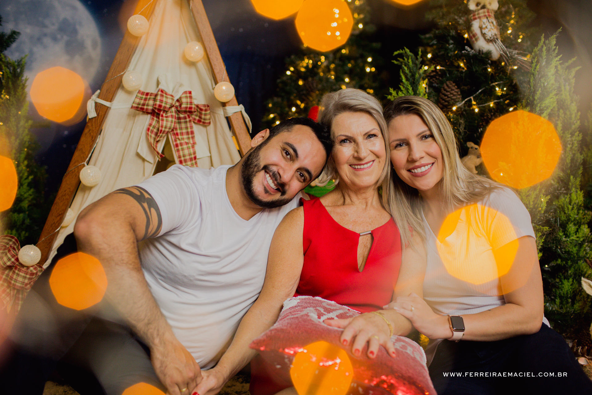 Foto Detalhes do Acampamento do Papai Noel - Cenário Temático para Fotos de Natal em Araranguá Foto Detalhes do Acampamento do Papai Noel - Cenário Temático para Fotos de Natal em Araranguá - Imagem 105
