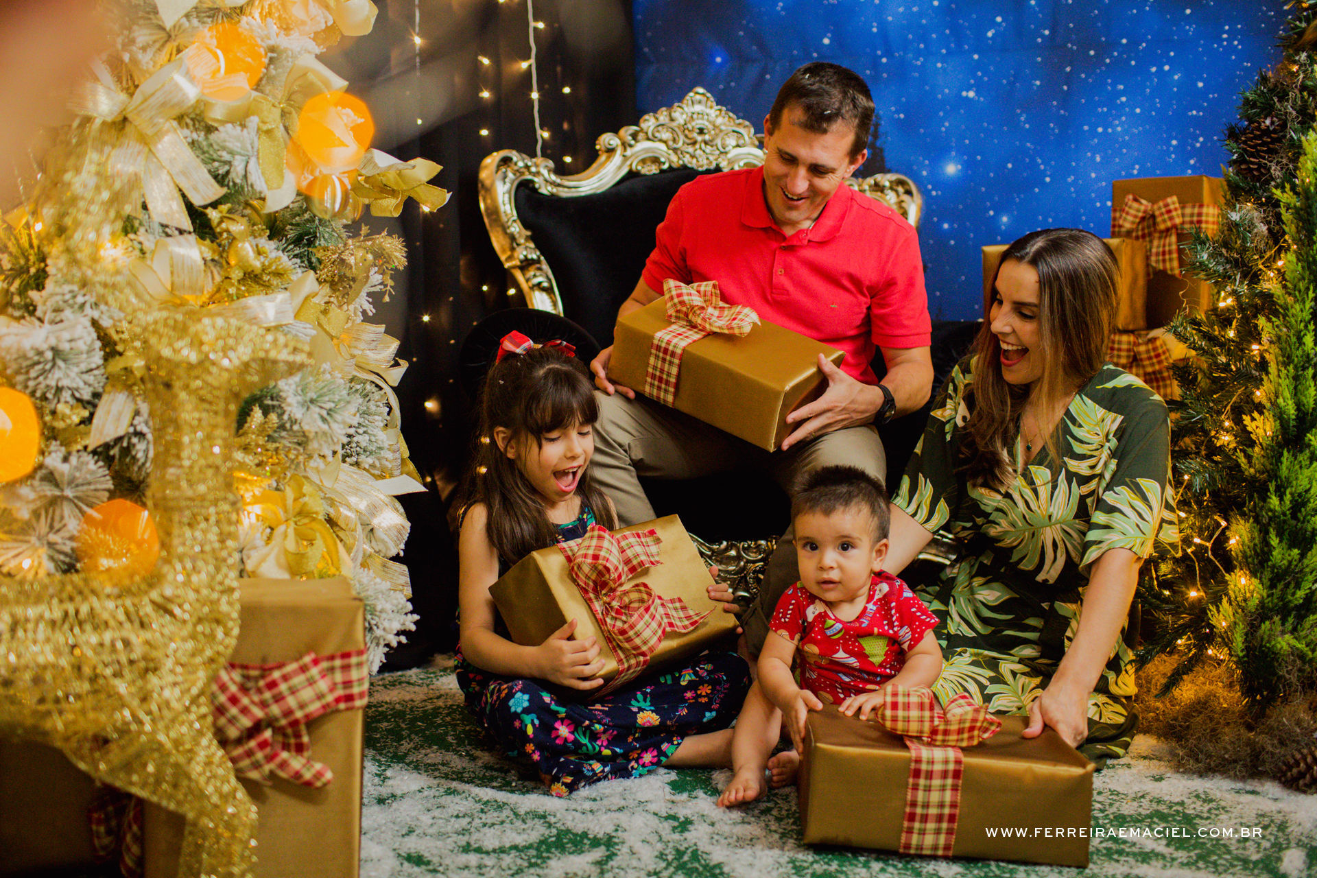 Foto Detalhes do Acampamento do Papai Noel - Cenário Temático para Fotos de Natal em Araranguá Foto Detalhes do Acampamento do Papai Noel - Cenário Temático para Fotos de Natal em Araranguá - Imagem 112