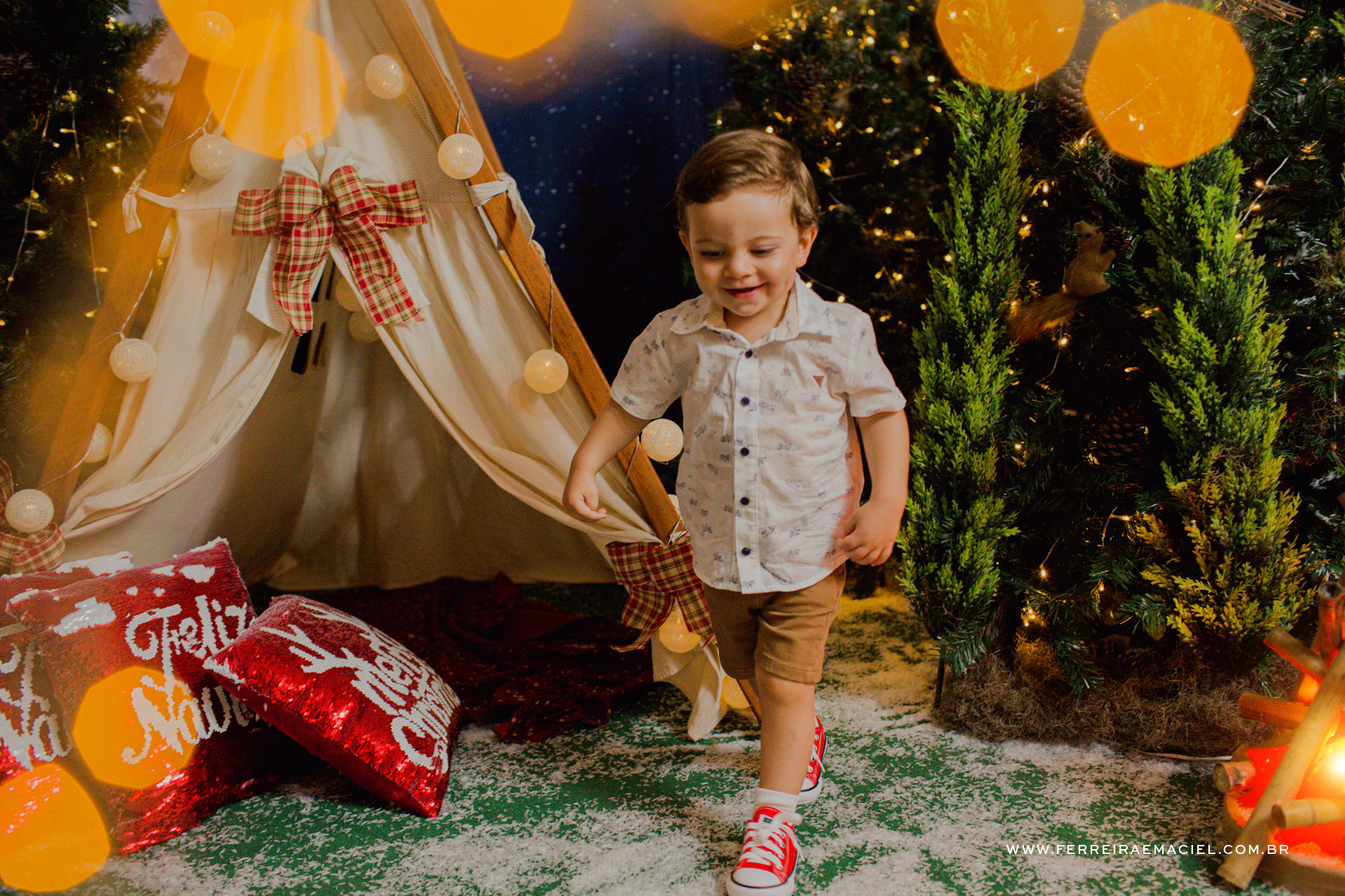 Foto Detalhes do Acampamento do Papai Noel - Cenário Temático para Fotos de Natal em Araranguá Foto Detalhes do Acampamento do Papai Noel - Cenário Temático para Fotos de Natal em Araranguá - Imagem 130