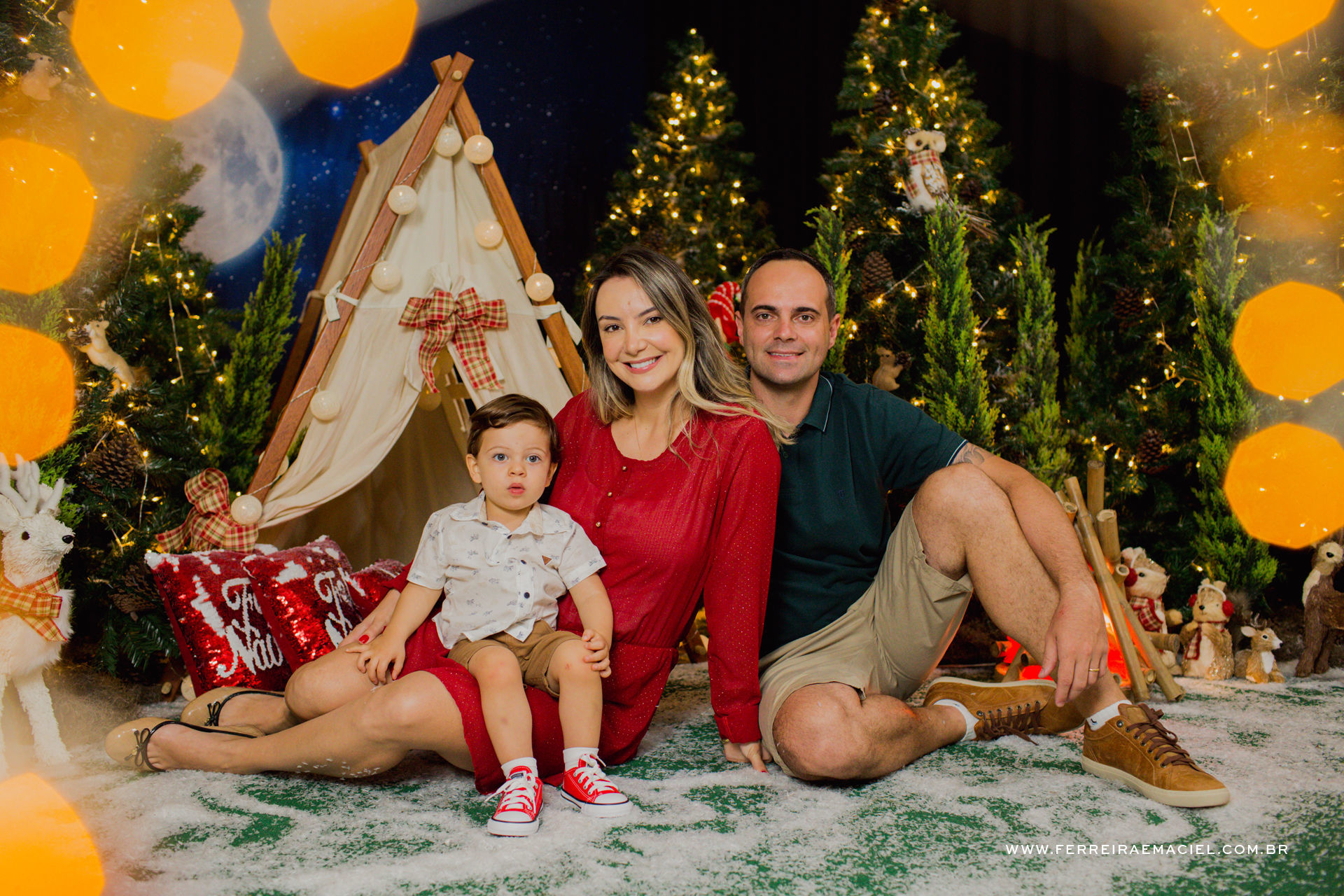 Foto Detalhes do Acampamento do Papai Noel - Cenário Temático para Fotos de Natal em Araranguá Foto Detalhes do Acampamento do Papai Noel - Cenário Temático para Fotos de Natal em Araranguá - Imagem 131