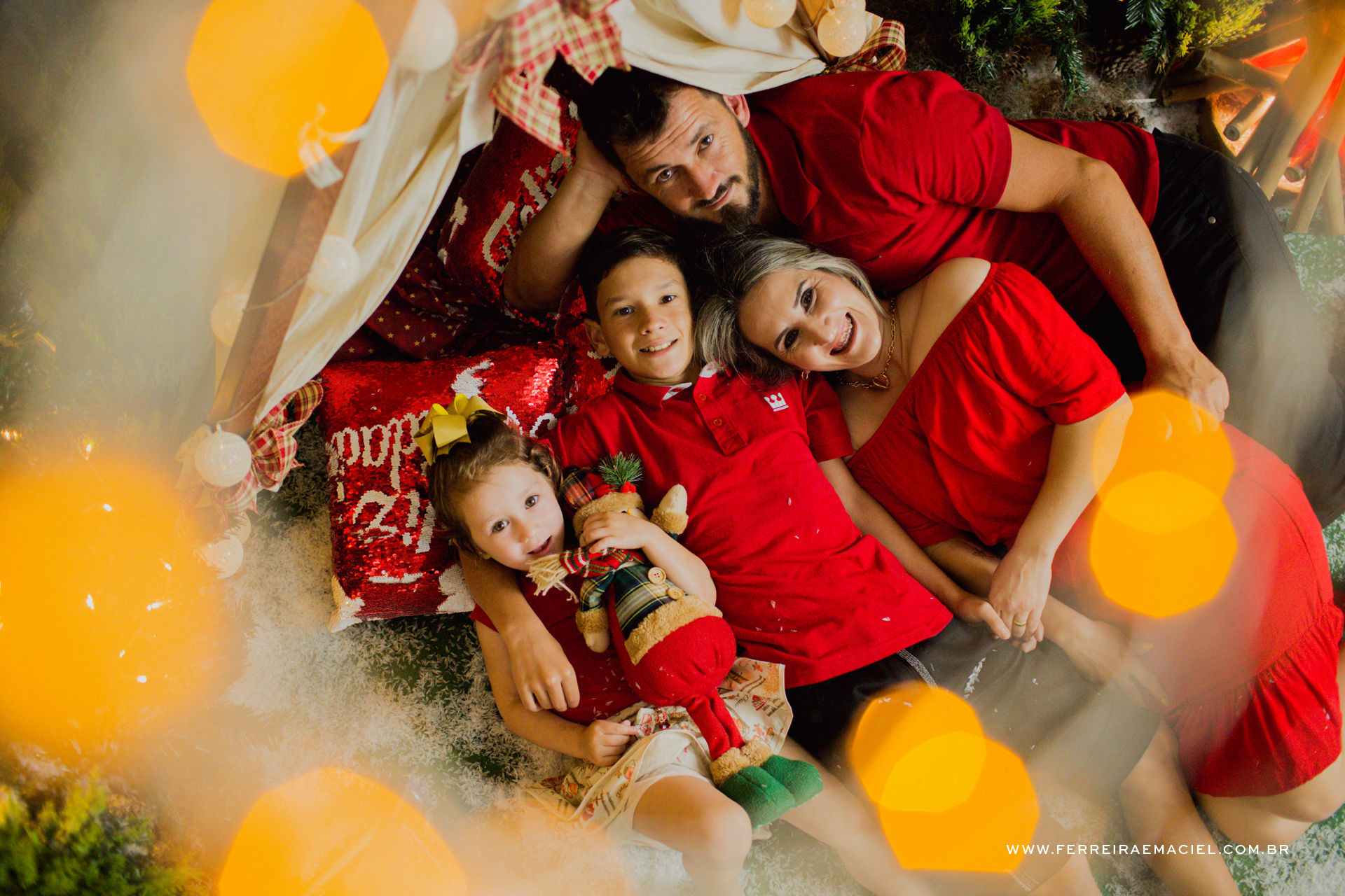 Foto Detalhes do Acampamento do Papai Noel - Cenário Temático para Fotos de Natal em Araranguá Foto Detalhes do Acampamento do Papai Noel - Cenário Temático para Fotos de Natal em Araranguá - Imagem 135