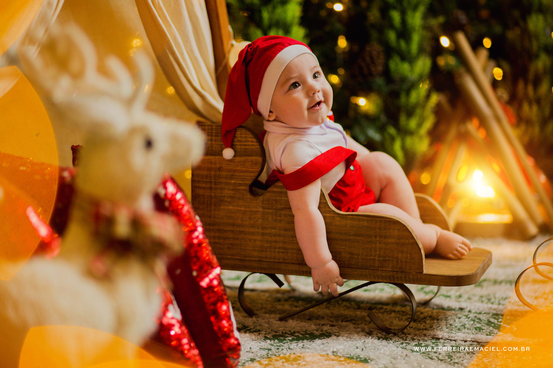 Foto Detalhes do Acampamento do Papai Noel - Cenário Temático para Fotos de Natal em Araranguá Foto Detalhes do Acampamento do Papai Noel - Cenário Temático para Fotos de Natal em Araranguá - Imagem 157