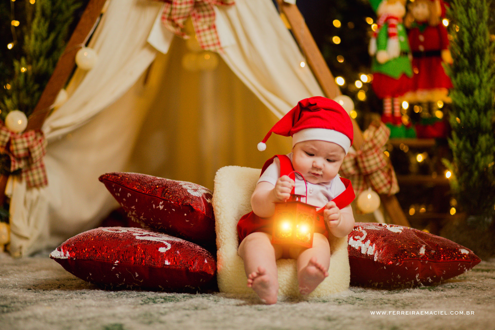 Foto Detalhes do Acampamento do Papai Noel - Cenário Temático para Fotos de Natal em Araranguá Foto Detalhes do Acampamento do Papai Noel - Cenário Temático para Fotos de Natal em Araranguá - Imagem 158