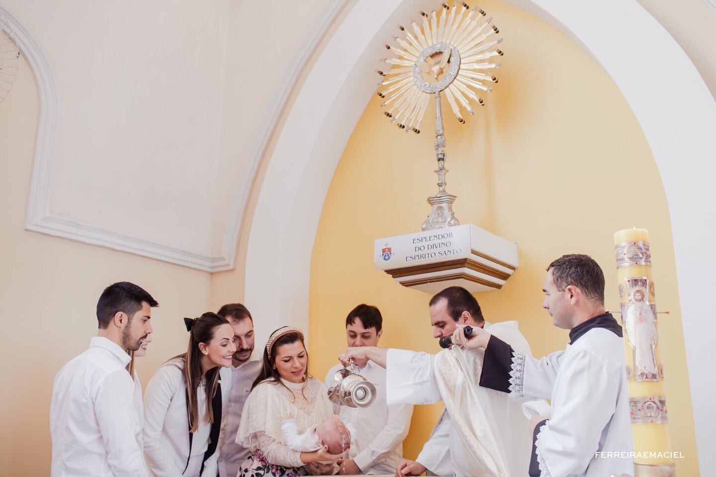 Fotos de Batismo na Igreja Matriz Nossa Senhora Mãe dos Homens em Araranguá - SC - Batizado do Lucca