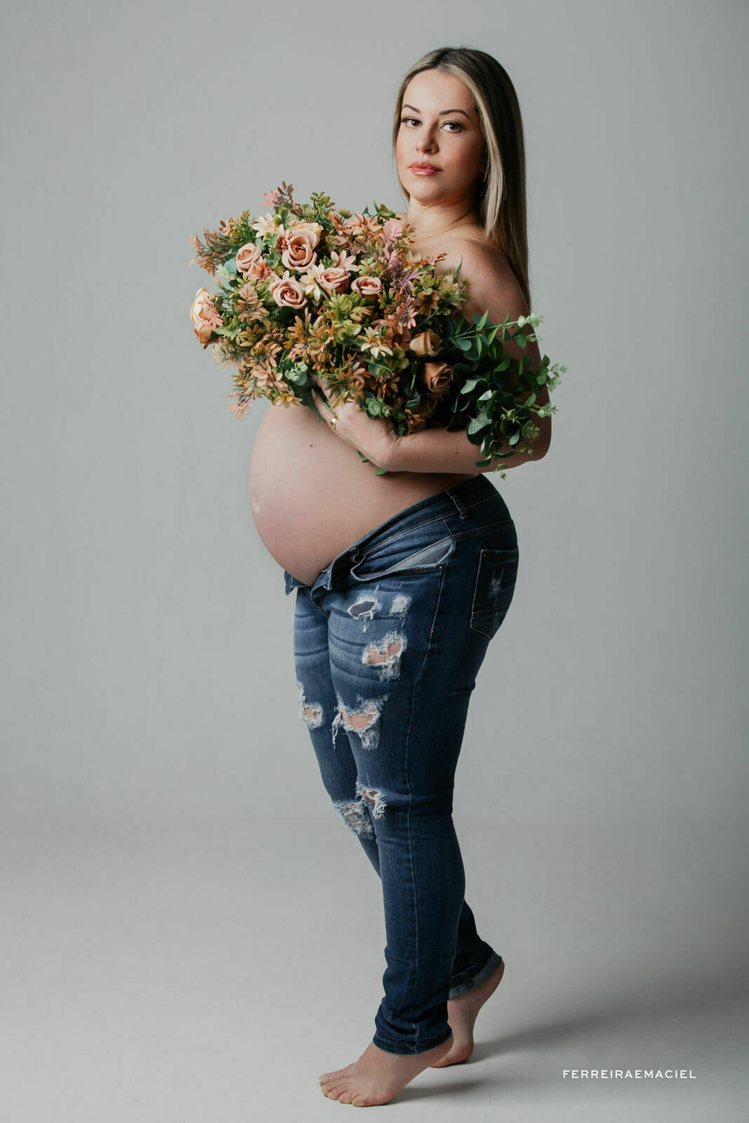 Ensaio de Gestante - Fotos de Gestante - Ensaio em Estúdio - Gestação da Morgana - Araranguá - SC
