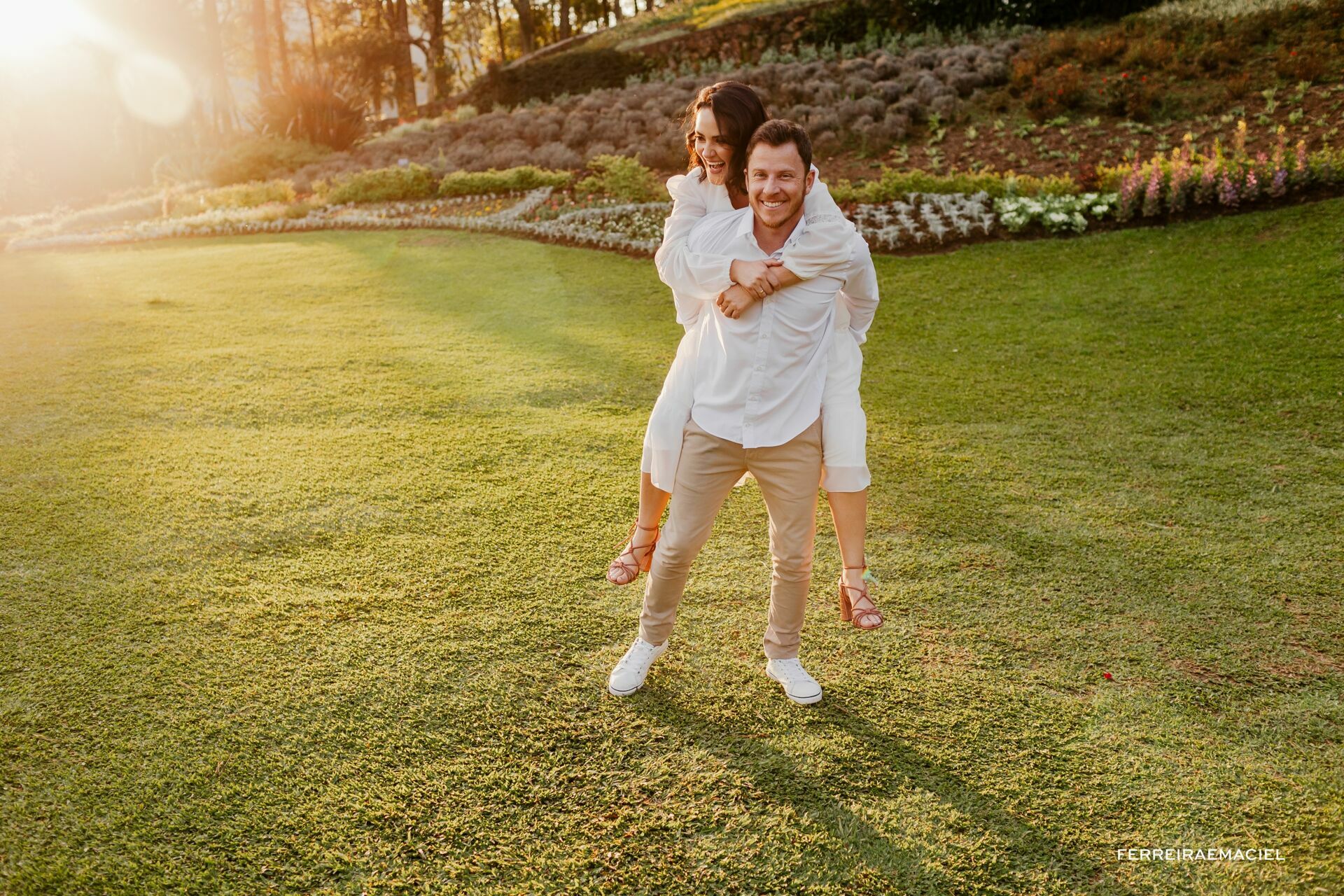 Foto Fotos de casal no Le Jardin Parque de Lavanda - Pre-wedding em Gramado e Canela - RS - Ensaio fotogrÃƒÆ’Ã†â€™Ãƒâ€ Ã¢â‚¬â„¢ÃƒÆ’Ã¢â‚¬ ÃƒÂ¢Ã¢â€šÂ¬Ã¢â€žÂ¢ÃƒÆ’Ã†â€™ÃƒÂ¢Ã¢â€šÂ¬ ÃƒÆ’Ã‚Â¢ÃƒÂ¢Ã¢â‚¬Å¡Ã‚Â¬ÃƒÂ¢Ã¢â‚¬Å¾Ã‚Â¢ÃƒÆ’Ã†â€™Ãƒâ€ Ã¢â‚¬â„¢ÃƒÆ’Ã‚Â¢ÃƒÂ¢Ã¢â‚¬Å¡Ã‚Â¬Ãƒâ€¦Ã‚Â¡ÃƒÆ’Ã†â€™ÃƒÂ¢Ã¢â€šÂ¬Ã…Â¡ÃƒÆ’Ã¢â‚¬Å¡Ãƒâ€šÃ‚Â¡fico na Rua Torta - Camila e Douglas - Imagem 7