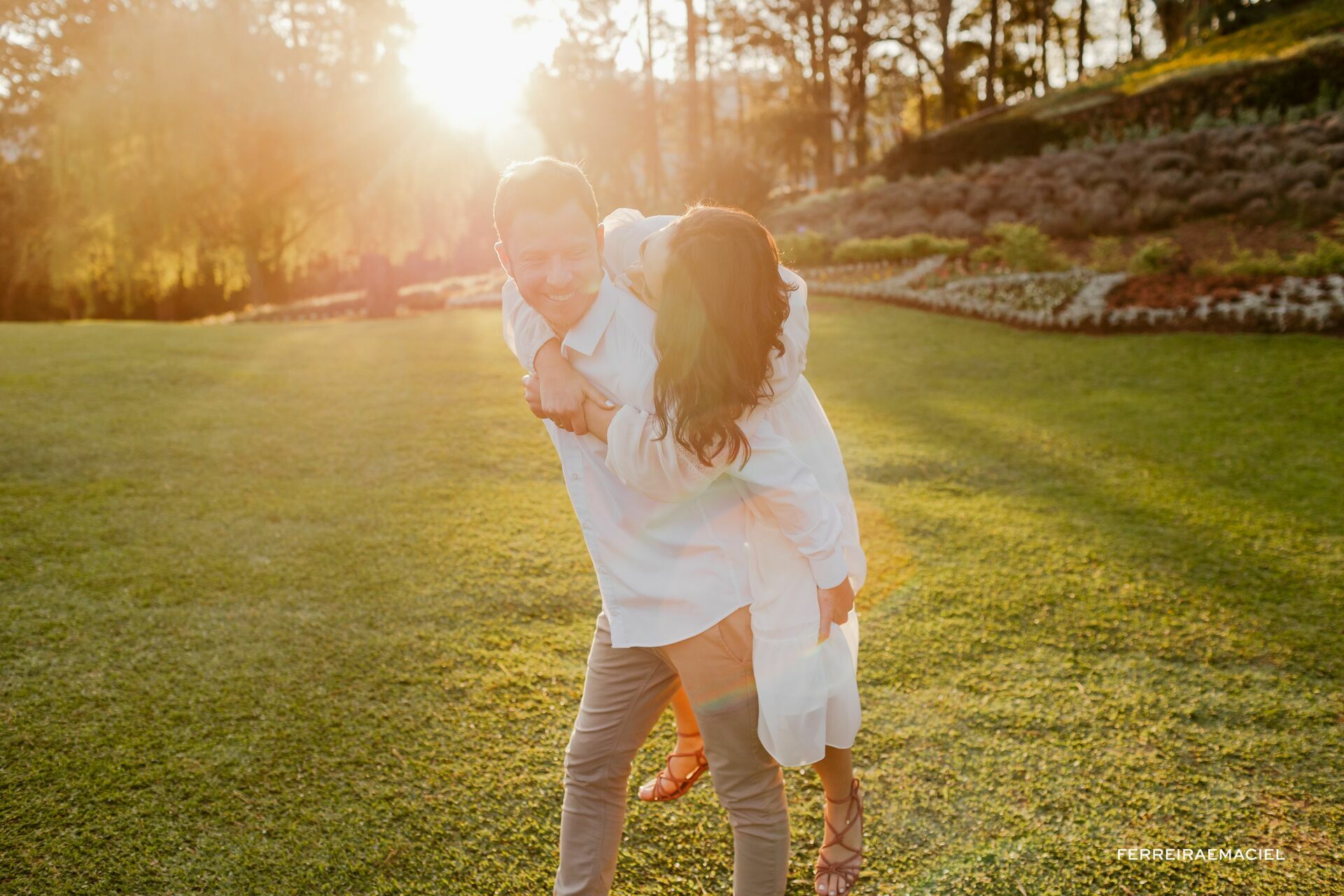 Foto Fotos de casal no Le Jardin Parque de Lavanda - Pre-wedding em Gramado e Canela - RS - Ensaio fotogrÃƒÆ’Ã†â€™Ãƒâ€ Ã¢â‚¬â„¢ÃƒÆ’Ã¢â‚¬ ÃƒÂ¢Ã¢â€šÂ¬Ã¢â€žÂ¢ÃƒÆ’Ã†â€™ÃƒÂ¢Ã¢â€šÂ¬ ÃƒÆ’Ã‚Â¢ÃƒÂ¢Ã¢â‚¬Å¡Ã‚Â¬ÃƒÂ¢Ã¢â‚¬Å¾Ã‚Â¢ÃƒÆ’Ã†â€™Ãƒâ€ Ã¢â‚¬â„¢ÃƒÆ’Ã‚Â¢ÃƒÂ¢Ã¢â‚¬Å¡Ã‚Â¬Ãƒâ€¦Ã‚Â¡ÃƒÆ’Ã†â€™ÃƒÂ¢Ã¢â€šÂ¬Ã…Â¡ÃƒÆ’Ã¢â‚¬Å¡Ãƒâ€šÃ‚Â¡fico na Rua Torta - Camila e Douglas - Imagem 9