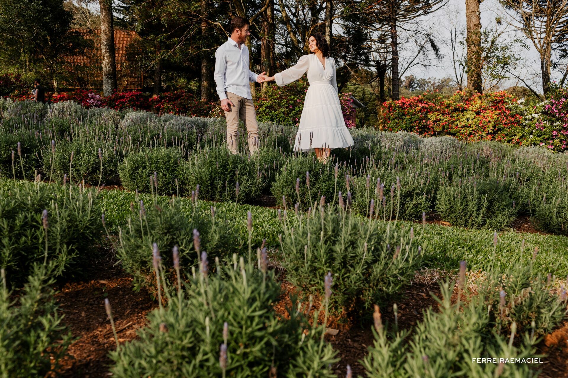Foto Fotos de casal no Le Jardin Parque de Lavanda - Pre-wedding em Gramado e Canela - RS - Ensaio fotogrÃƒÆ’Ã†â€™Ãƒâ€ Ã¢â‚¬â„¢ÃƒÆ’Ã¢â‚¬ ÃƒÂ¢Ã¢â€šÂ¬Ã¢â€žÂ¢ÃƒÆ’Ã†â€™ÃƒÂ¢Ã¢â€šÂ¬ ÃƒÆ’Ã‚Â¢ÃƒÂ¢Ã¢â‚¬Å¡Ã‚Â¬ÃƒÂ¢Ã¢â‚¬Å¾Ã‚Â¢ÃƒÆ’Ã†â€™Ãƒâ€ Ã¢â‚¬â„¢ÃƒÆ’Ã‚Â¢ÃƒÂ¢Ã¢â‚¬Å¡Ã‚Â¬Ãƒâ€¦Ã‚Â¡ÃƒÆ’Ã†â€™ÃƒÂ¢Ã¢â€šÂ¬Ã…Â¡ÃƒÆ’Ã¢â‚¬Å¡Ãƒâ€šÃ‚Â¡fico na Rua Torta - Camila e Douglas - Imagem 26