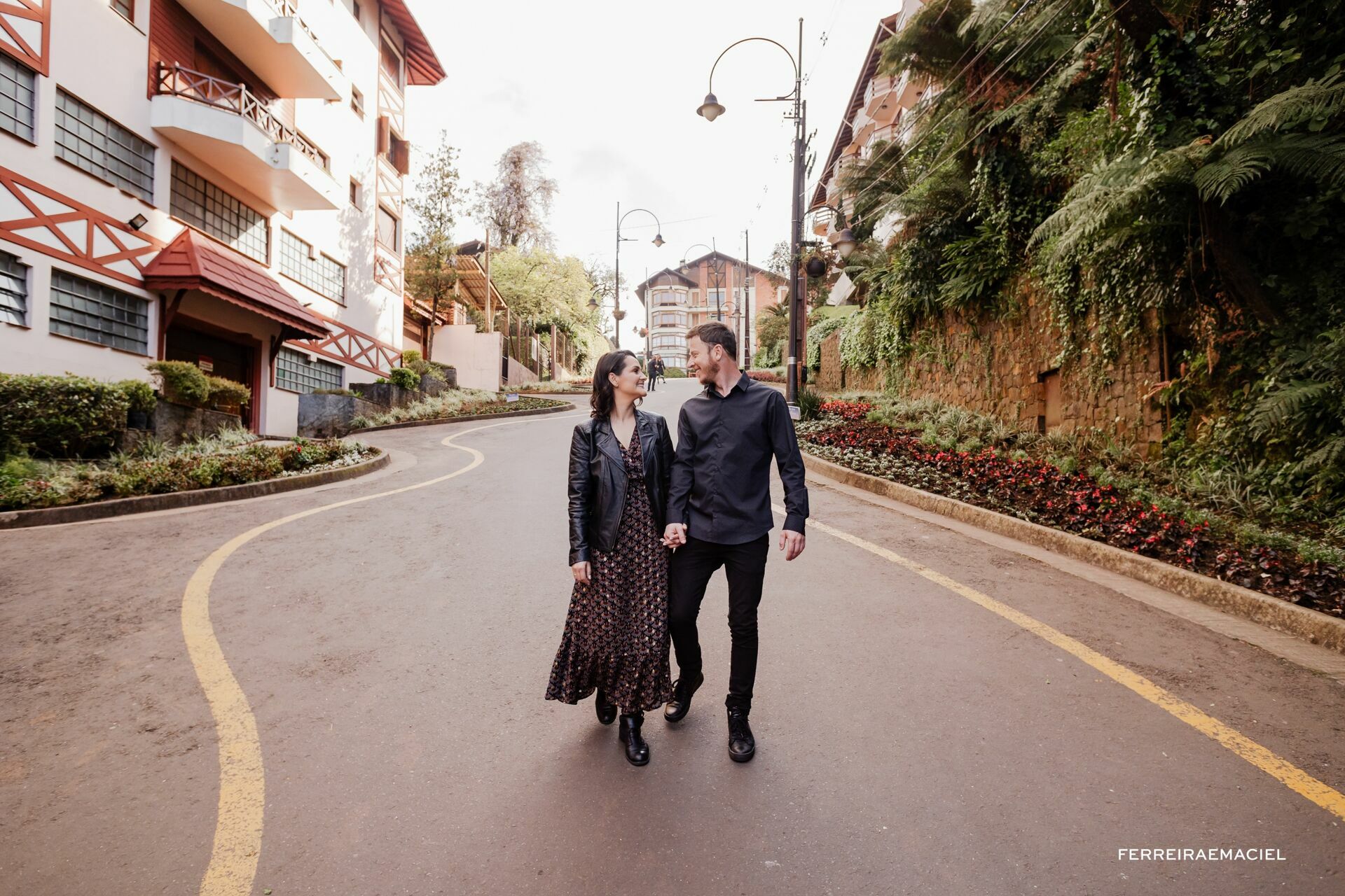 Foto Fotos de casal no Le Jardin Parque de Lavanda - Pre-wedding em Gramado e Canela - RS - Ensaio fotogrÃƒÆ’Ã†â€™Ãƒâ€ Ã¢â‚¬â„¢ÃƒÆ’Ã¢â‚¬ ÃƒÂ¢Ã¢â€šÂ¬Ã¢â€žÂ¢ÃƒÆ’Ã†â€™ÃƒÂ¢Ã¢â€šÂ¬ ÃƒÆ’Ã‚Â¢ÃƒÂ¢Ã¢â‚¬Å¡Ã‚Â¬ÃƒÂ¢Ã¢â‚¬Å¾Ã‚Â¢ÃƒÆ’Ã†â€™Ãƒâ€ Ã¢â‚¬â„¢ÃƒÆ’Ã‚Â¢ÃƒÂ¢Ã¢â‚¬Å¡Ã‚Â¬Ãƒâ€¦Ã‚Â¡ÃƒÆ’Ã†â€™ÃƒÂ¢Ã¢â€šÂ¬Ã…Â¡ÃƒÆ’Ã¢â‚¬Å¡Ãƒâ€šÃ‚Â¡fico na Rua Torta - Camila e Douglas - Imagem 27