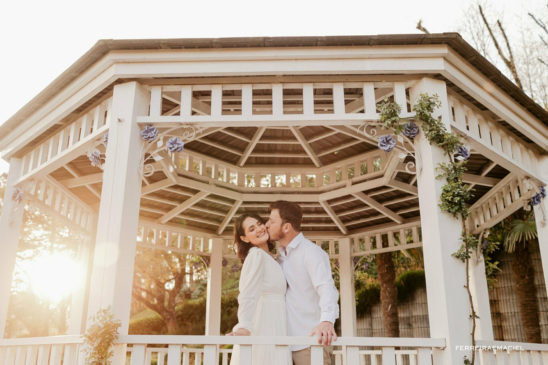 Fotos de casal no Le Jardin Parque de Lavanda - Pre-wedding em Gramado e Canela - RS - Ensaio fotográfico na Rua Torta - Camila e Douglas