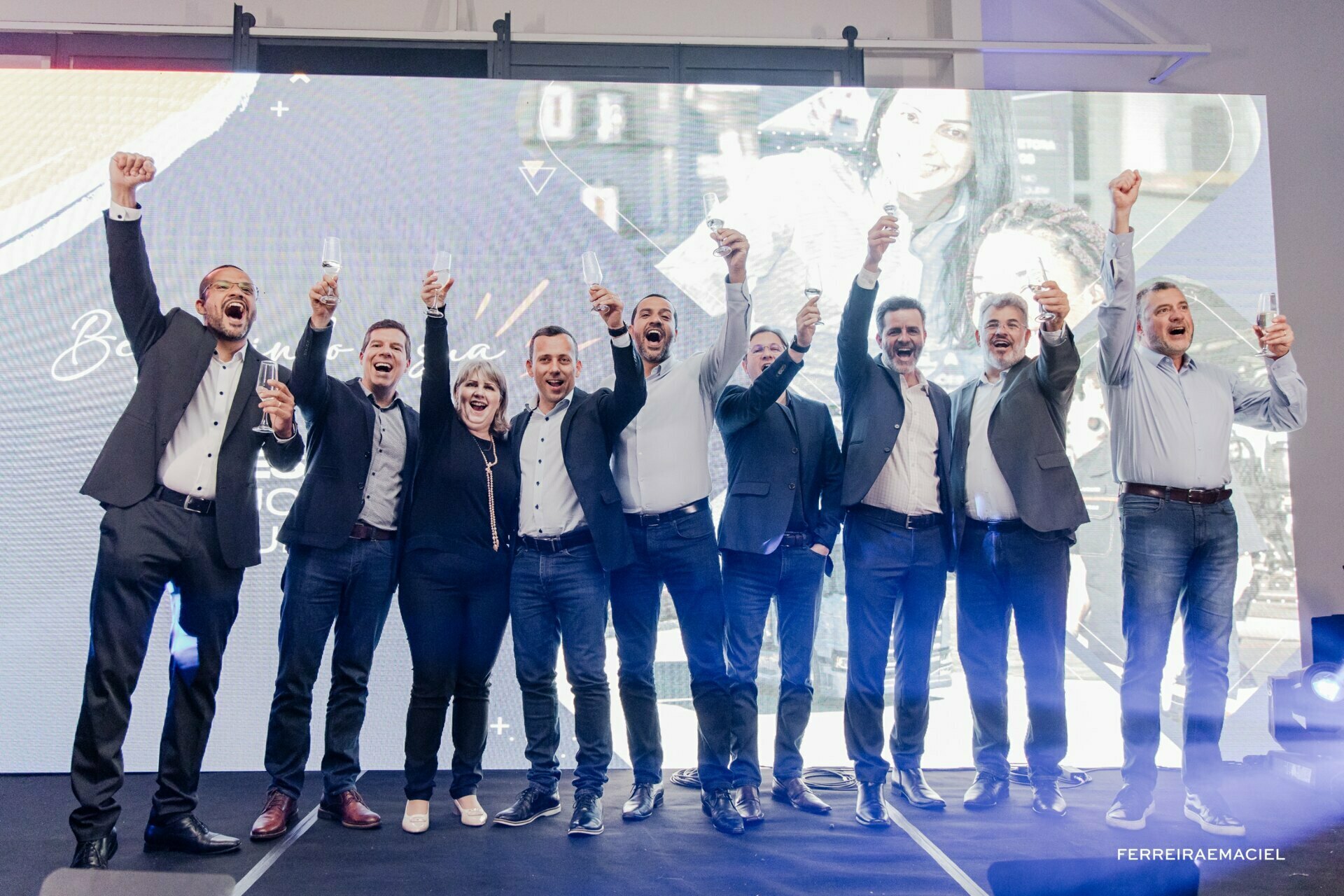 Fotografia de evento da inauguração da nova concessionária Scania Suvesa em Sapucaia do Sul - RS - Filmagem publicitária, filme e foto corporativa da caminhões 