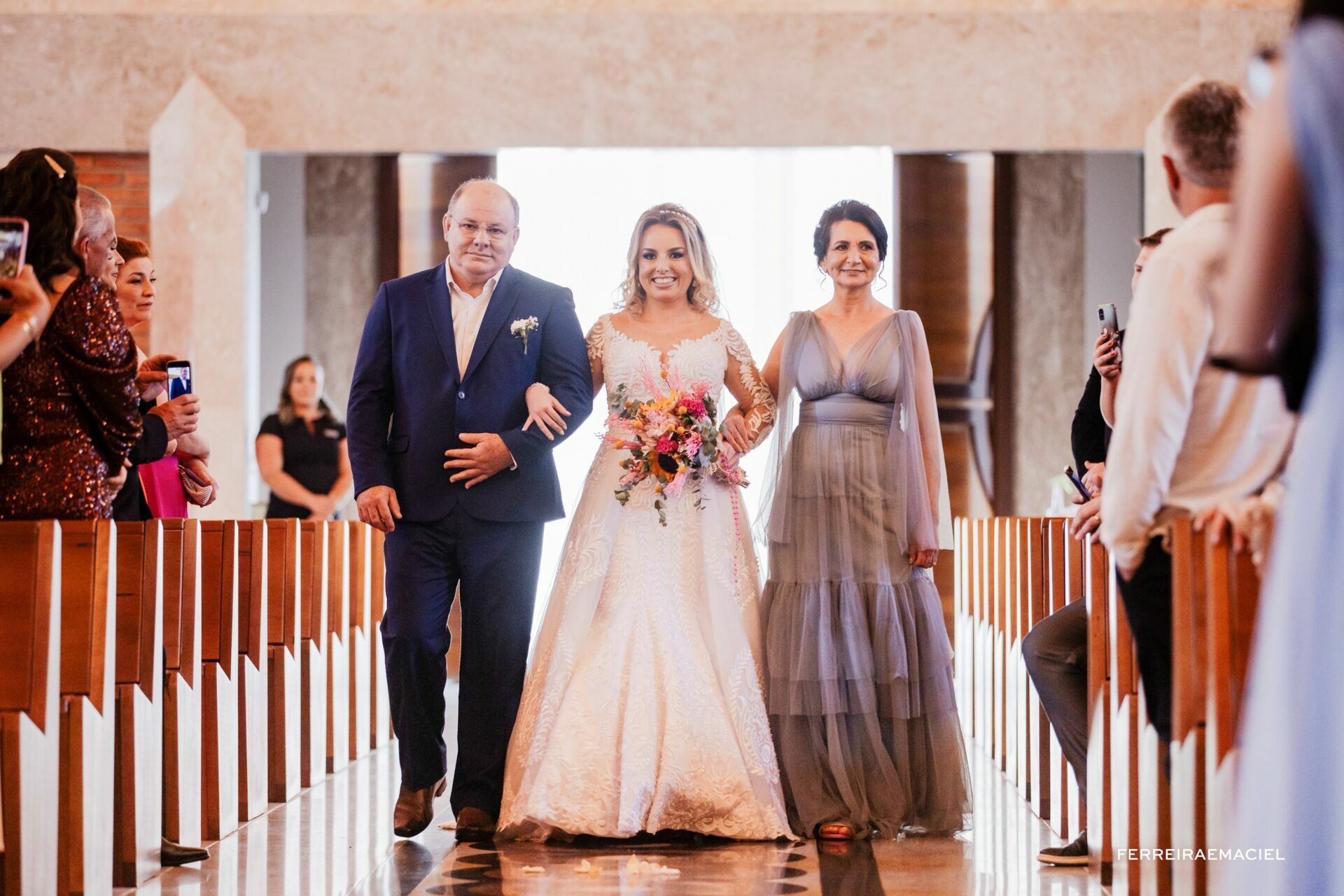 Foto Casamento de dia na Igreja da Cidade Alta Paróquia Sagrada Família e festa na Cachaçaria Pura Brasil - Araranguá - SC - Maiara e Valter Foto Casamento de dia na Igreja da Cidade Alta Paróquia Sagrada Família e festa na Cachaçaria Pura Brasil - Araranguá - SC - Maiara e Valter - Imagem 44