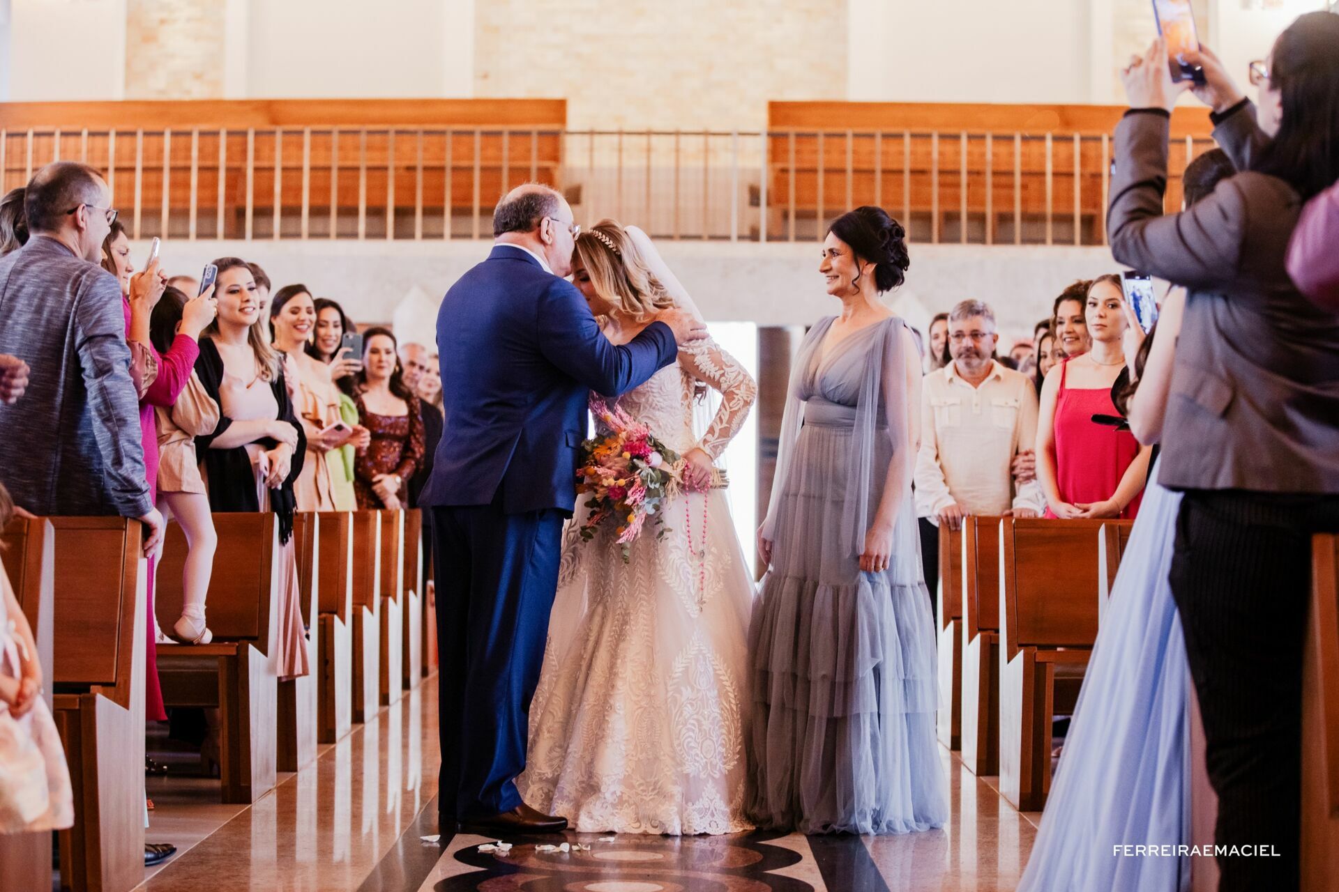 Foto Casamento de dia na Igreja da Cidade Alta Paróquia Sagrada Família e festa na Cachaçaria Pura Brasil - Araranguá - SC - Maiara e Valter Foto Casamento de dia na Igreja da Cidade Alta Paróquia Sagrada Família e festa na Cachaçaria Pura Brasil - Araranguá - SC - Maiara e Valter - Imagem 45