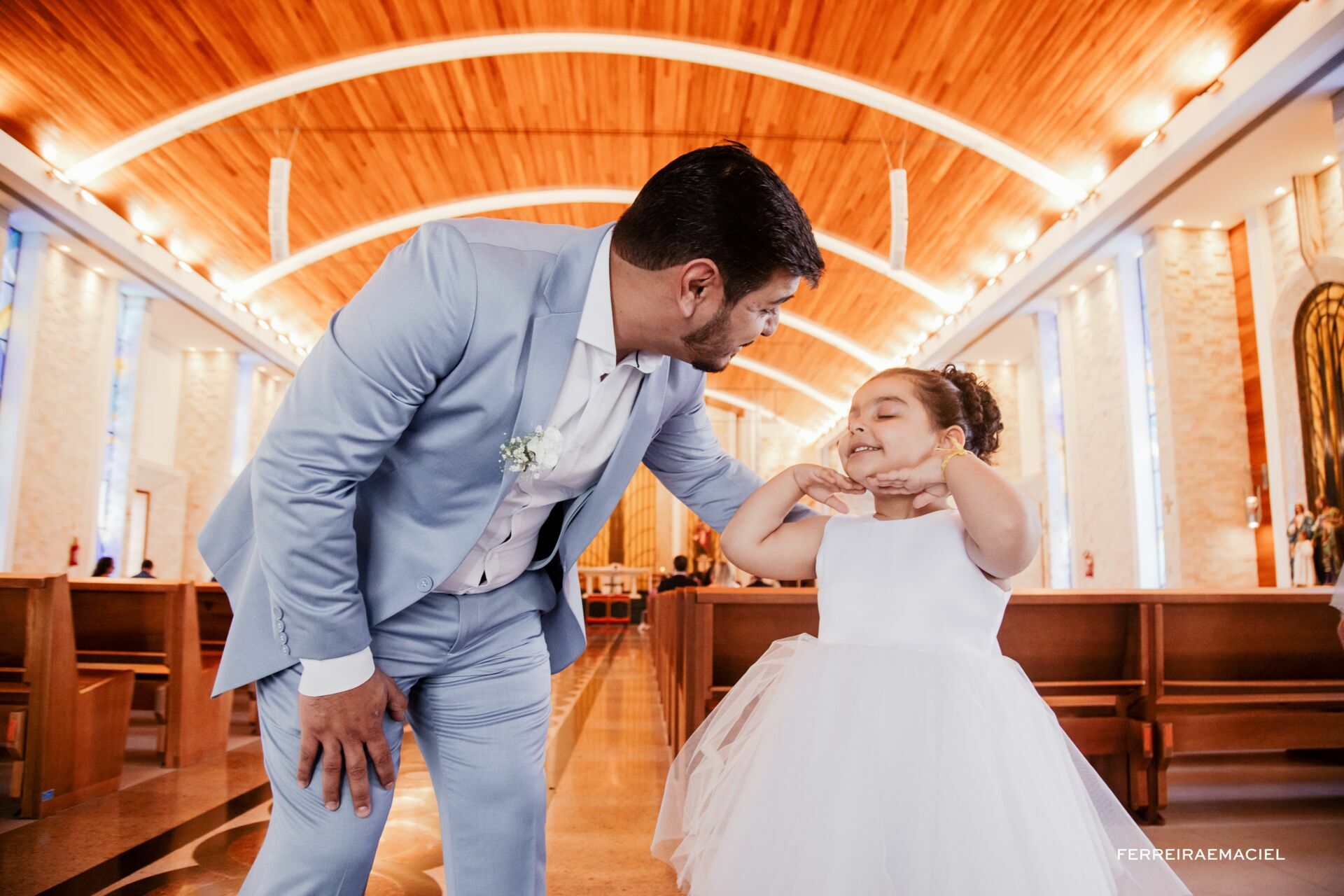 Foto Casamento de dia na Igreja da Cidade Alta Paróquia Sagrada Família e festa na Cachaçaria Pura Brasil - Araranguá - SC - Maiara e Valter Foto Casamento de dia na Igreja da Cidade Alta Paróquia Sagrada Família e festa na Cachaçaria Pura Brasil - Araranguá - SC - Maiara e Valter - Imagem 23