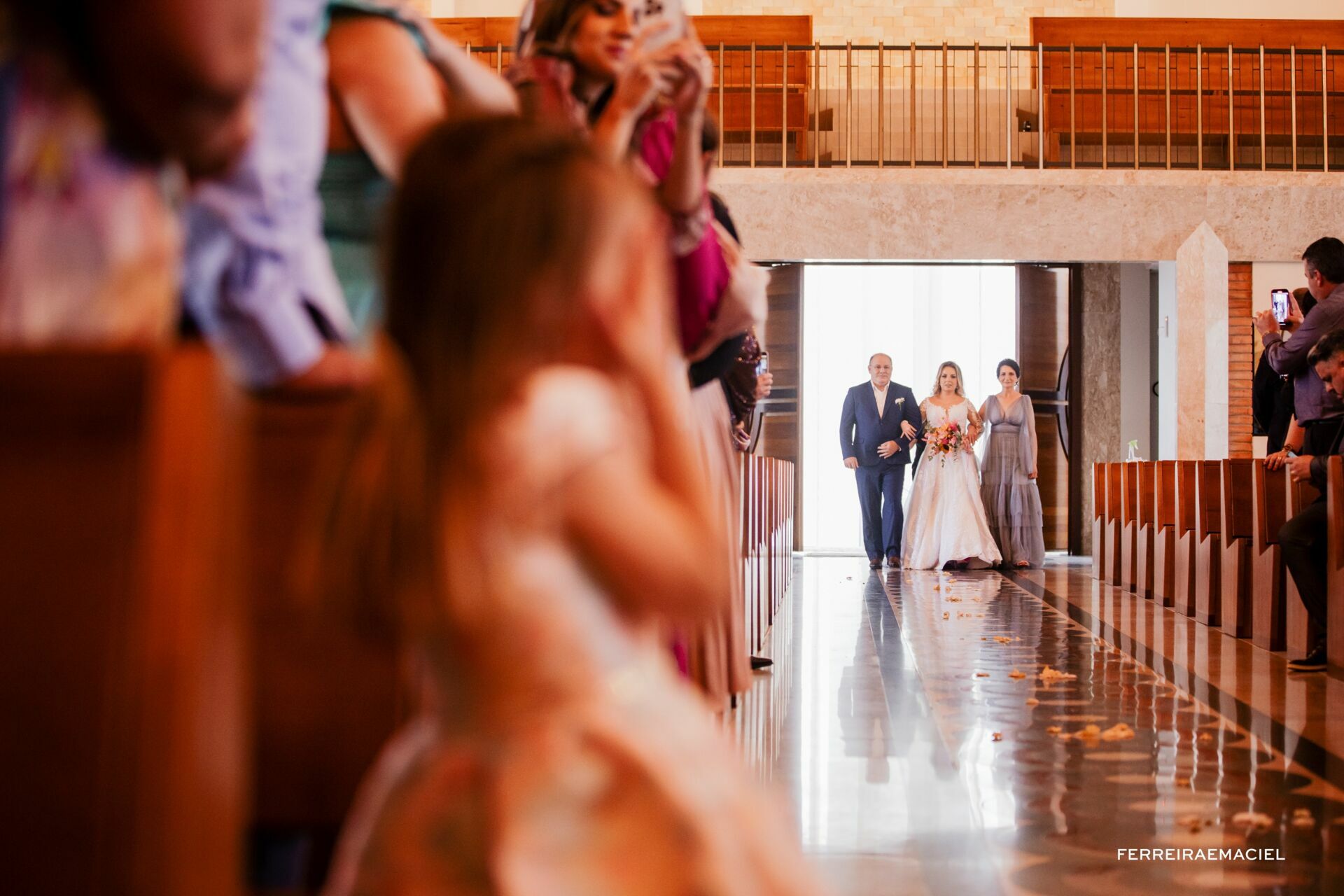 Foto Casamento de dia na Igreja da Cidade Alta Paróquia Sagrada Família e festa na Cachaçaria Pura Brasil - Araranguá - SC - Maiara e Valter Foto Casamento de dia na Igreja da Cidade Alta Paróquia Sagrada Família e festa na Cachaçaria Pura Brasil - Araranguá - SC - Maiara e Valter - Imagem 39