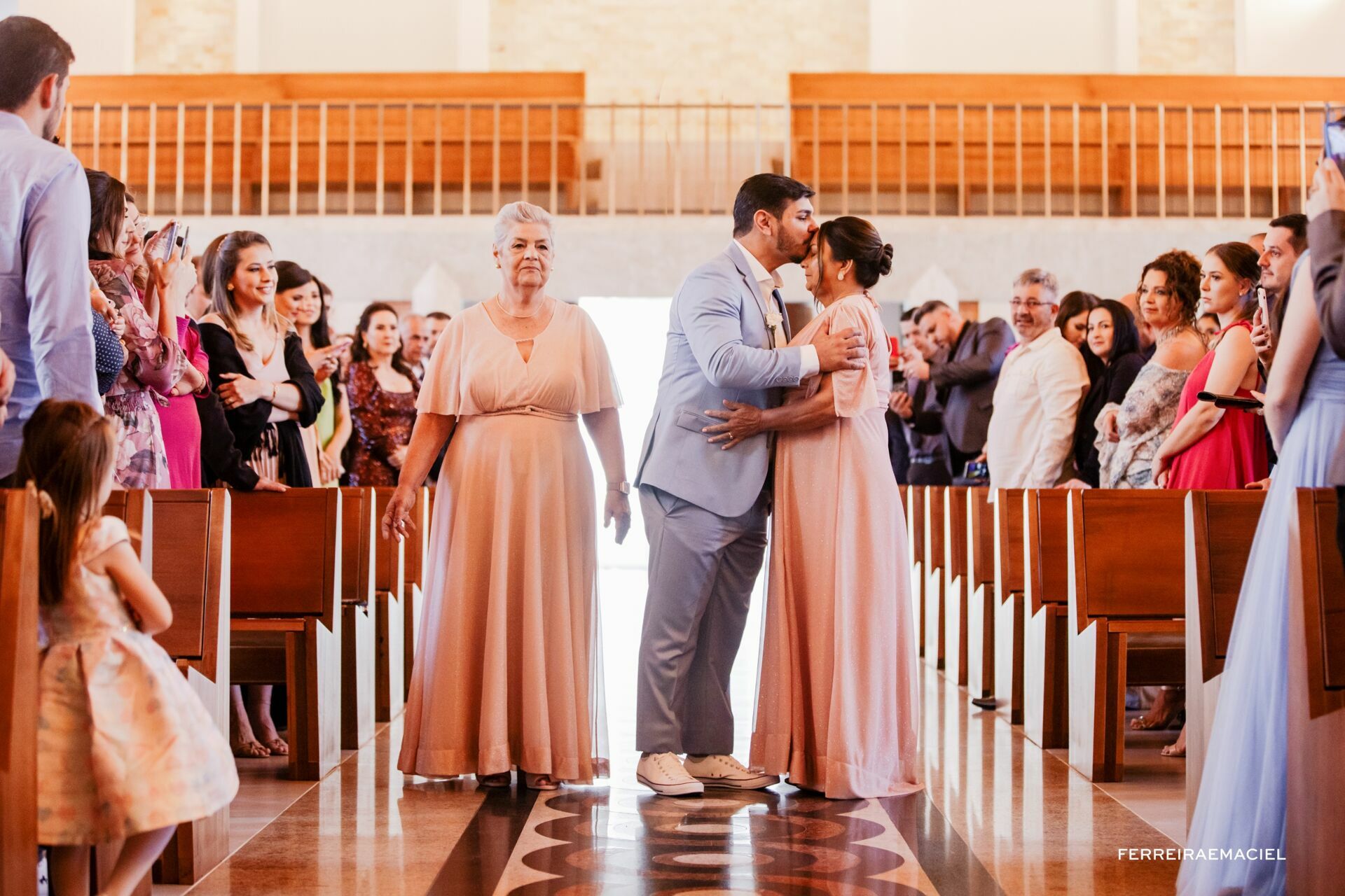 Foto Casamento de dia na Igreja da Cidade Alta Paróquia Sagrada Família e festa na Cachaçaria Pura Brasil - Araranguá - SC - Maiara e Valter Foto Casamento de dia na Igreja da Cidade Alta Paróquia Sagrada Família e festa na Cachaçaria Pura Brasil - Araranguá - SC - Maiara e Valter - Imagem 27