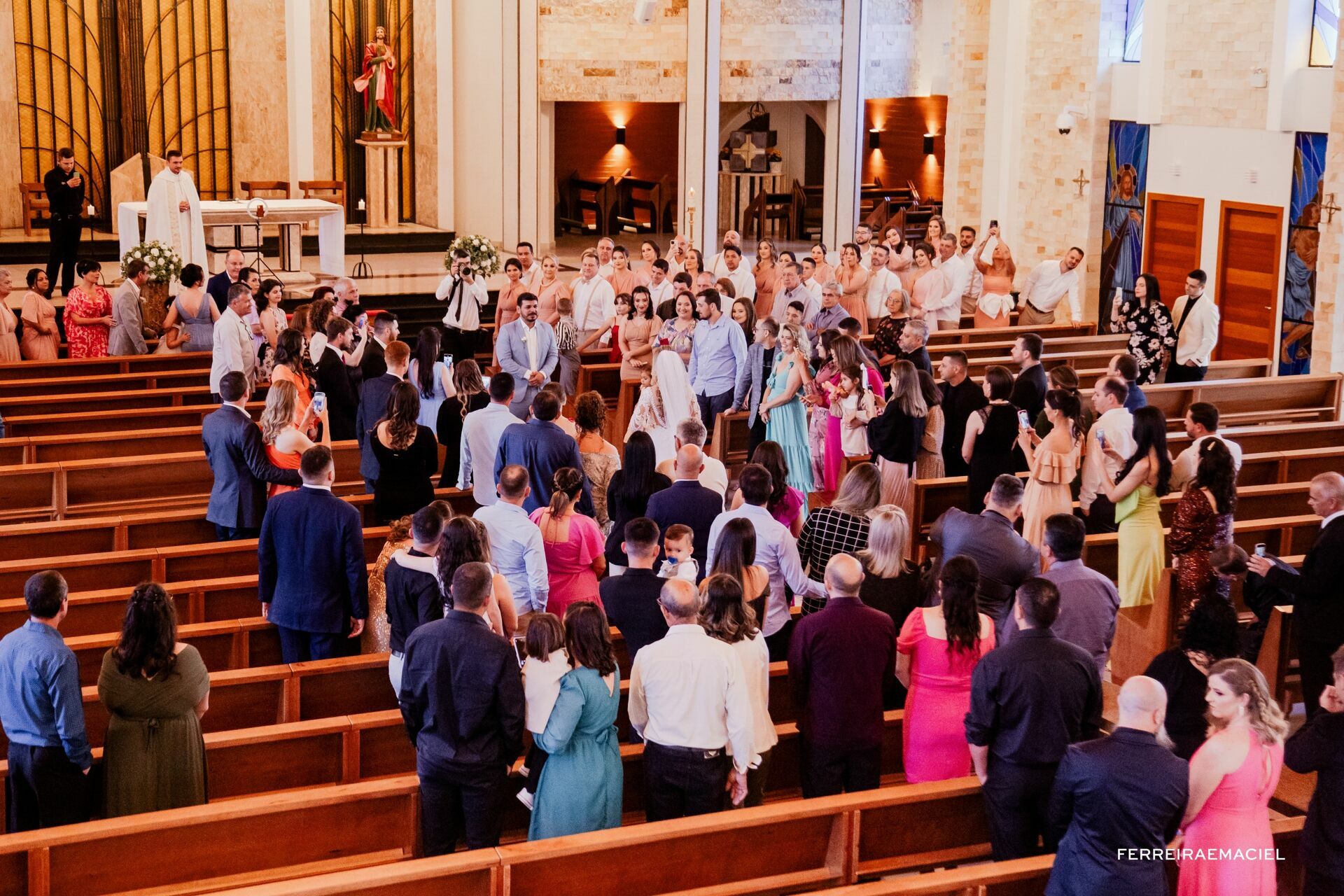 Foto Casamento de dia na Igreja da Cidade Alta Paróquia Sagrada Família e festa na Cachaçaria Pura Brasil - Araranguá - SC - Maiara e Valter Foto Casamento de dia na Igreja da Cidade Alta Paróquia Sagrada Família e festa na Cachaçaria Pura Brasil - Araranguá - SC - Maiara e Valter - Imagem 47