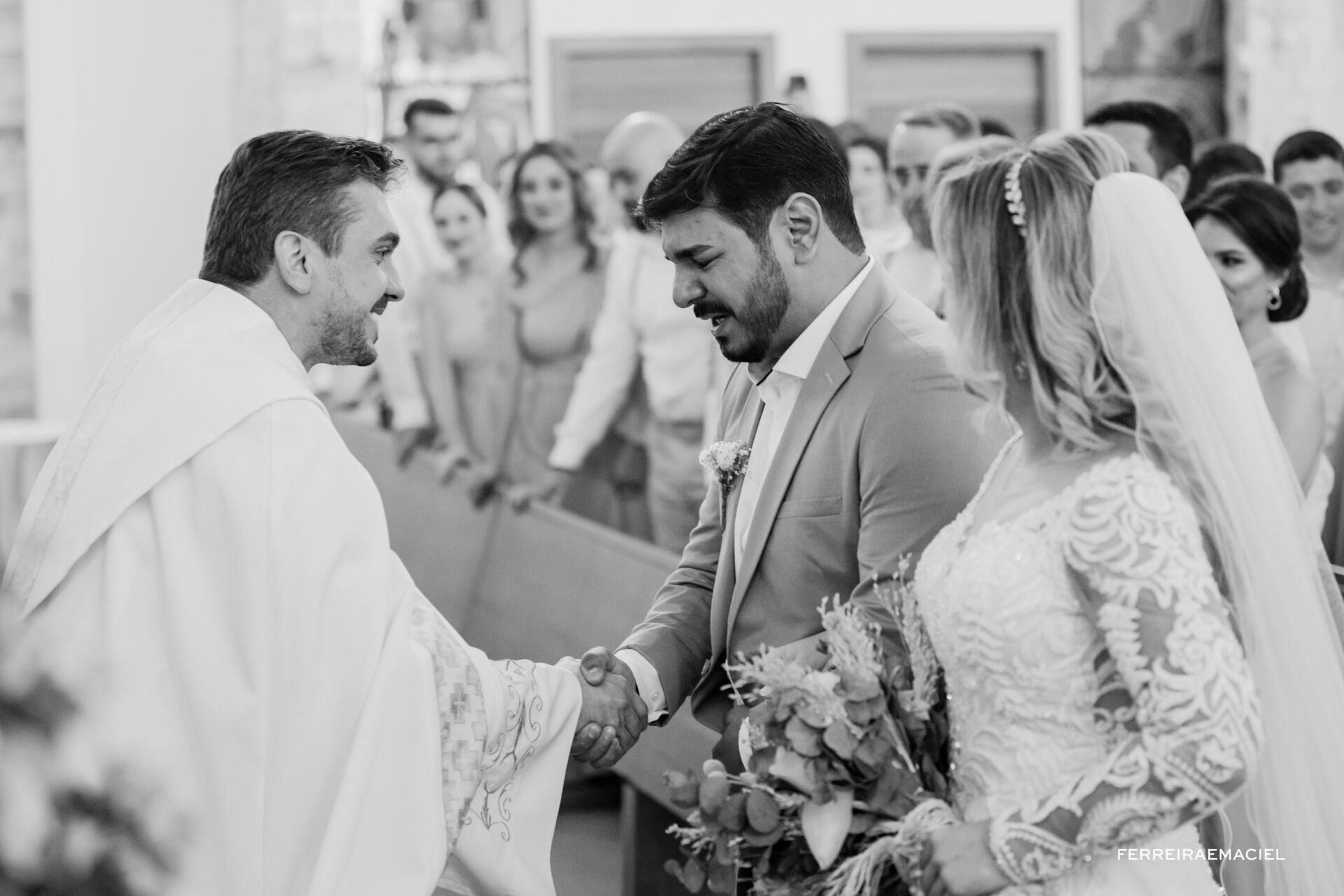 Foto Casamento de dia na Igreja da Cidade Alta Paróquia Sagrada Família e festa na Cachaçaria Pura Brasil - Araranguá - SC - Maiara e Valter Foto Casamento de dia na Igreja da Cidade Alta Paróquia Sagrada Família e festa na Cachaçaria Pura Brasil - Araranguá - SC - Maiara e Valter - Imagem 48