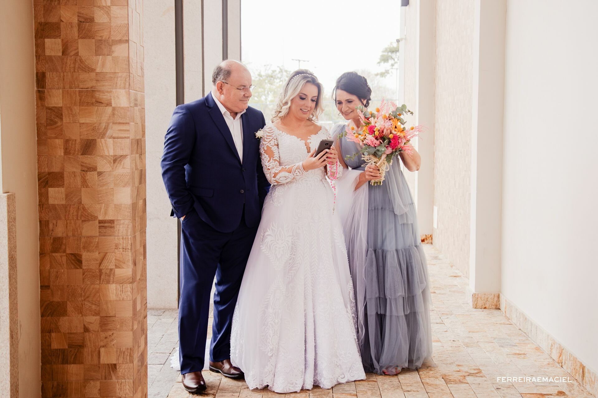 Foto Casamento de dia na Igreja da Cidade Alta Paróquia Sagrada Família e festa na Cachaçaria Pura Brasil - Araranguá - SC - Maiara e Valter Foto Casamento de dia na Igreja da Cidade Alta Paróquia Sagrada Família e festa na Cachaçaria Pura Brasil - Araranguá - SC - Maiara e Valter - Imagem 31