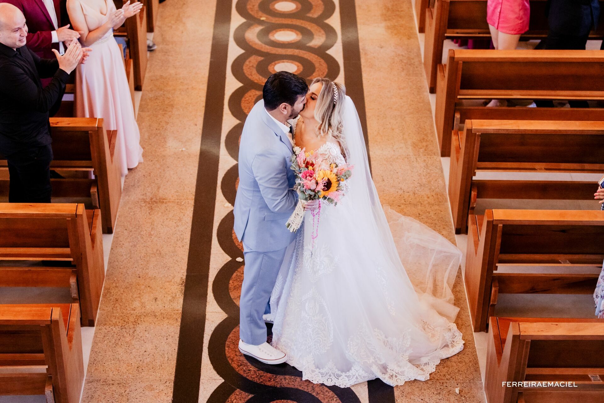 Foto Casamento de dia na Igreja da Cidade Alta Paróquia Sagrada Família e festa na Cachaçaria Pura Brasil - Araranguá - SC - Maiara e Valter Foto Casamento de dia na Igreja da Cidade Alta Paróquia Sagrada Família e festa na Cachaçaria Pura Brasil - Araranguá - SC - Maiara e Valter - Imagem 92