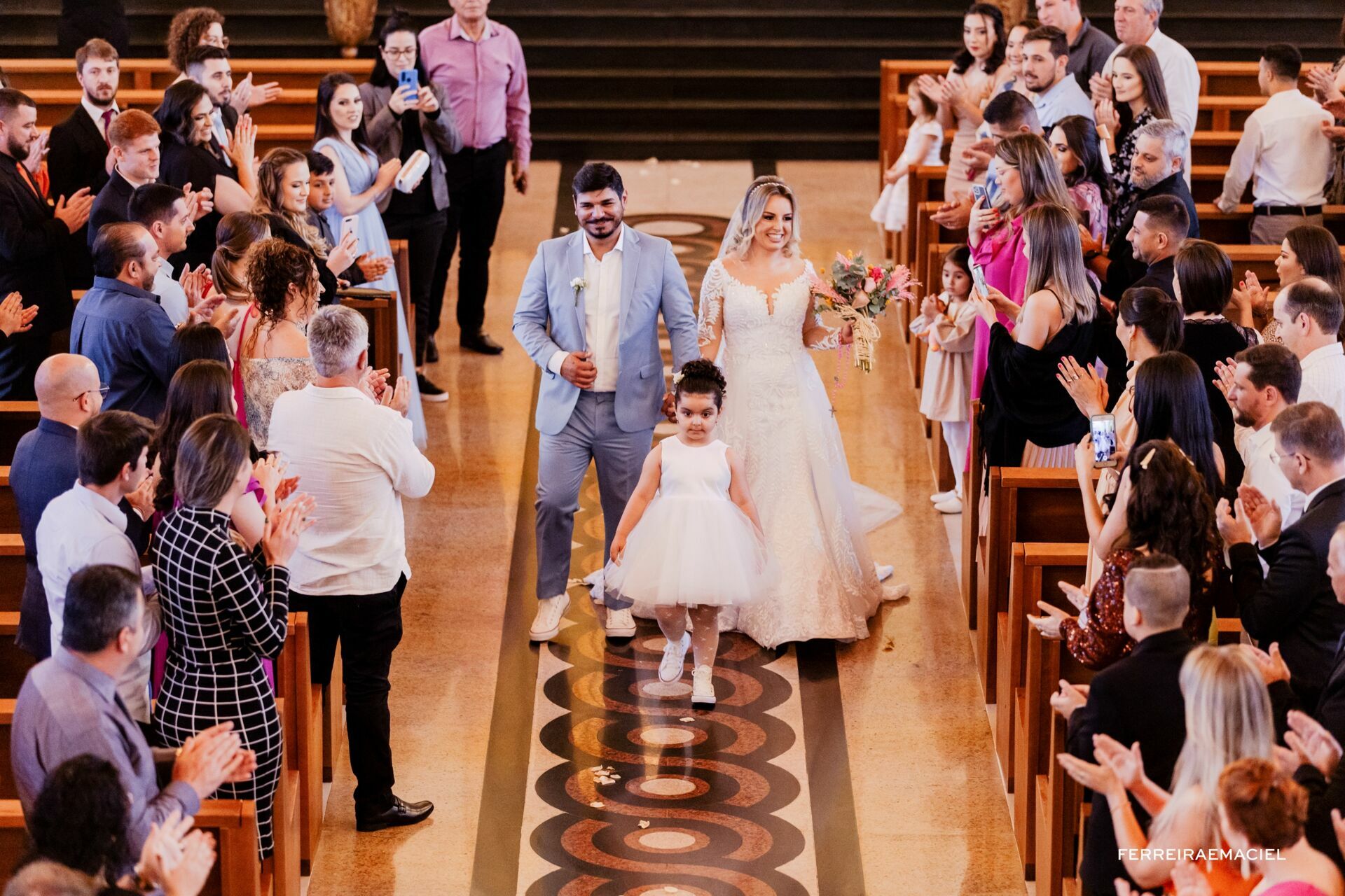Foto Casamento de dia na Igreja da Cidade Alta Paróquia Sagrada Família e festa na Cachaçaria Pura Brasil - Araranguá - SC - Maiara e Valter Foto Casamento de dia na Igreja da Cidade Alta Paróquia Sagrada Família e festa na Cachaçaria Pura Brasil - Araranguá - SC - Maiara e Valter - Imagem 91