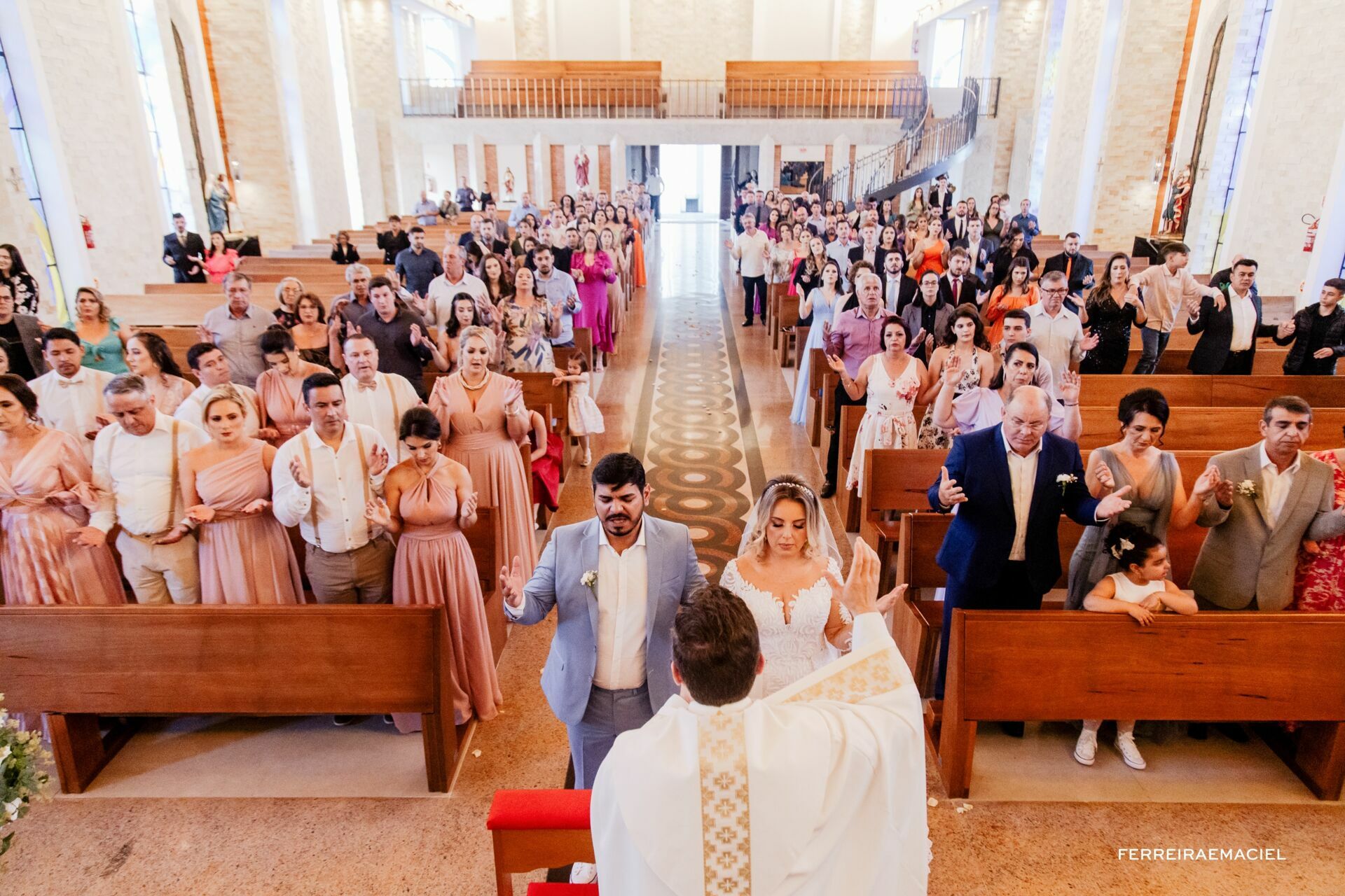 Foto Casamento de dia na Igreja da Cidade Alta Paróquia Sagrada Família e festa na Cachaçaria Pura Brasil - Araranguá - SC - Maiara e Valter Foto Casamento de dia na Igreja da Cidade Alta Paróquia Sagrada Família e festa na Cachaçaria Pura Brasil - Araranguá - SC - Maiara e Valter - Imagem 74