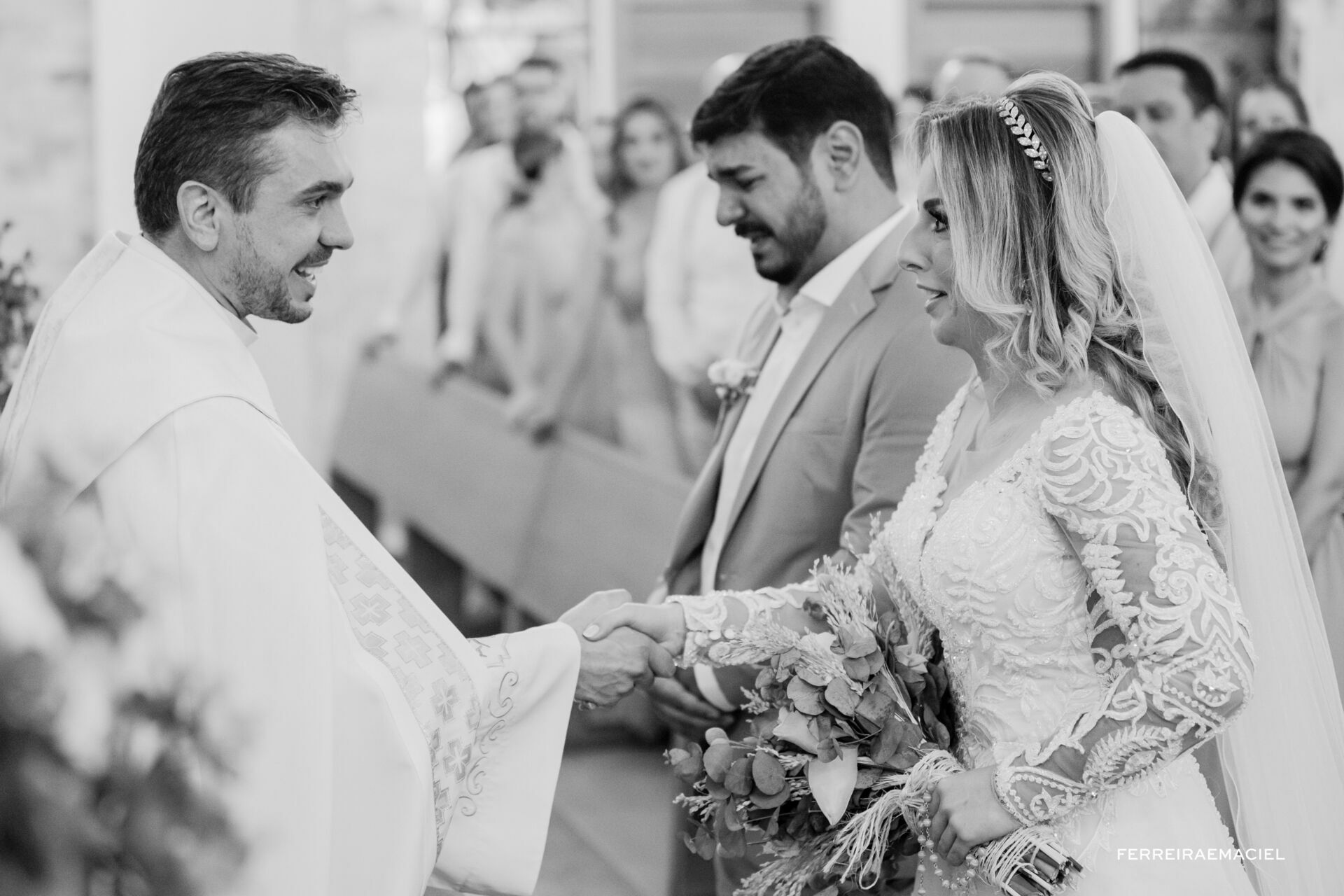 Foto Casamento de dia na Igreja da Cidade Alta Paróquia Sagrada Família e festa na Cachaçaria Pura Brasil - Araranguá - SC - Maiara e Valter Foto Casamento de dia na Igreja da Cidade Alta Paróquia Sagrada Família e festa na Cachaçaria Pura Brasil - Araranguá - SC - Maiara e Valter - Imagem 49