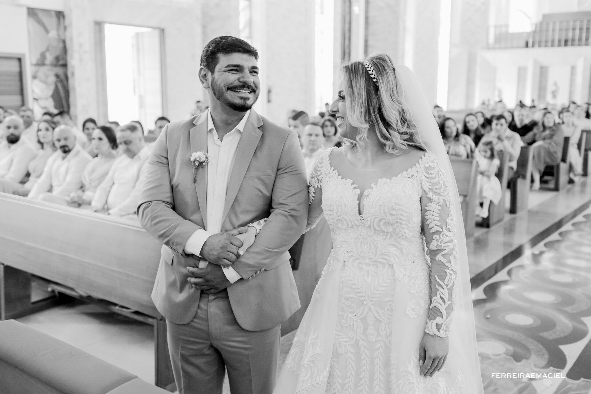 Foto Casamento de dia na Igreja da Cidade Alta Paróquia Sagrada Família e festa na Cachaçaria Pura Brasil - Araranguá - SC - Maiara e Valter Foto Casamento de dia na Igreja da Cidade Alta Paróquia Sagrada Família e festa na Cachaçaria Pura Brasil - Araranguá - SC - Maiara e Valter - Imagem 57