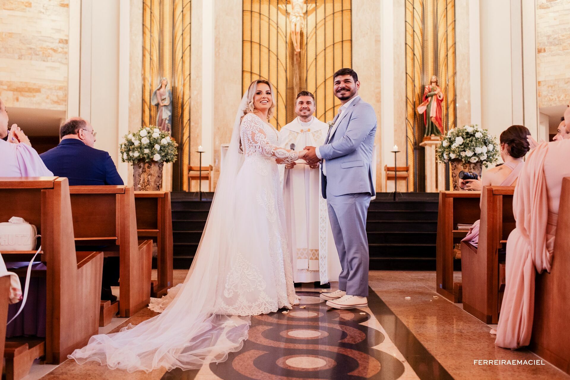 Foto Casamento de dia na Igreja da Cidade Alta Paróquia Sagrada Família e festa na Cachaçaria Pura Brasil - Araranguá - SC - Maiara e Valter Foto Casamento de dia na Igreja da Cidade Alta Paróquia Sagrada Família e festa na Cachaçaria Pura Brasil - Araranguá - SC - Maiara e Valter - Imagem 67