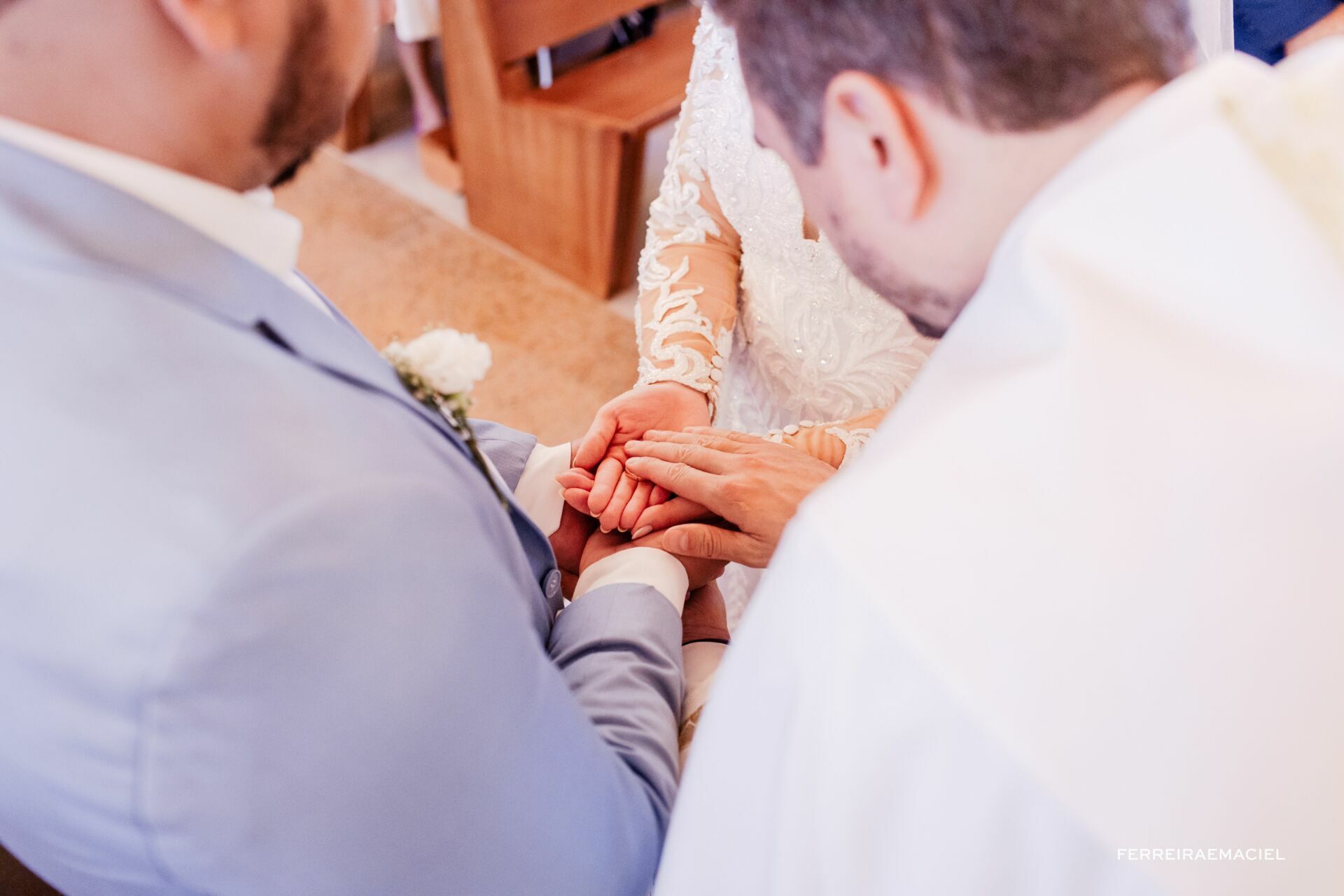 Foto Casamento de dia na Igreja da Cidade Alta Paróquia Sagrada Família e festa na Cachaçaria Pura Brasil - Araranguá - SC - Maiara e Valter Foto Casamento de dia na Igreja da Cidade Alta Paróquia Sagrada Família e festa na Cachaçaria Pura Brasil - Araranguá - SC - Maiara e Valter - Imagem 70