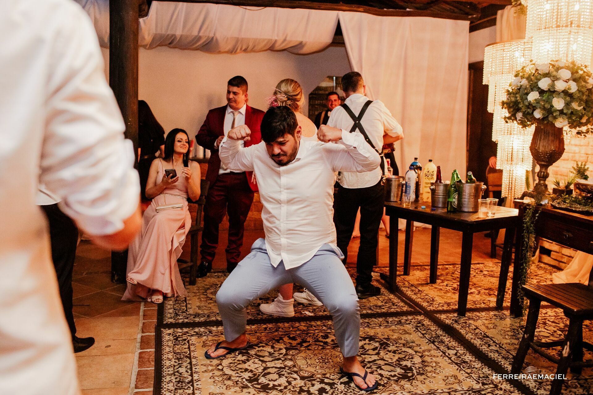 Foto Casamento de dia na Igreja da Cidade Alta Paróquia Sagrada Família e festa na Cachaçaria Pura Brasil - Araranguá - SC - Maiara e Valter Foto Casamento de dia na Igreja da Cidade Alta Paróquia Sagrada Família e festa na Cachaçaria Pura Brasil - Araranguá - SC - Maiara e Valter - Imagem 141