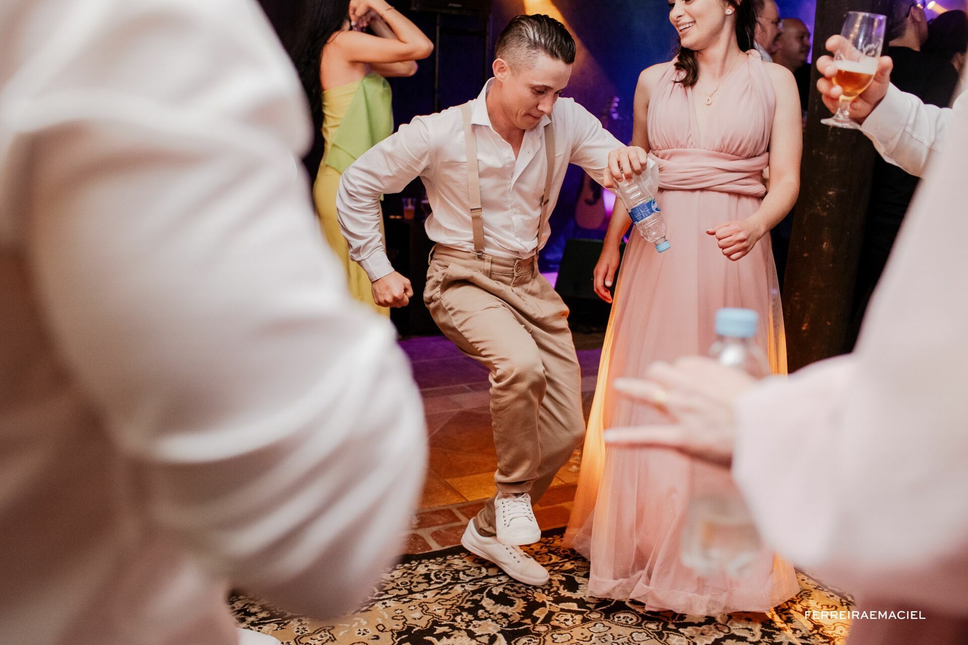 Foto Casamento de dia na Igreja da Cidade Alta Paróquia Sagrada Família e festa na Cachaçaria Pura Brasil - Araranguá - SC - Maiara e Valter Foto Casamento de dia na Igreja da Cidade Alta Paróquia Sagrada Família e festa na Cachaçaria Pura Brasil - Araranguá - SC - Maiara e Valter - Imagem 126