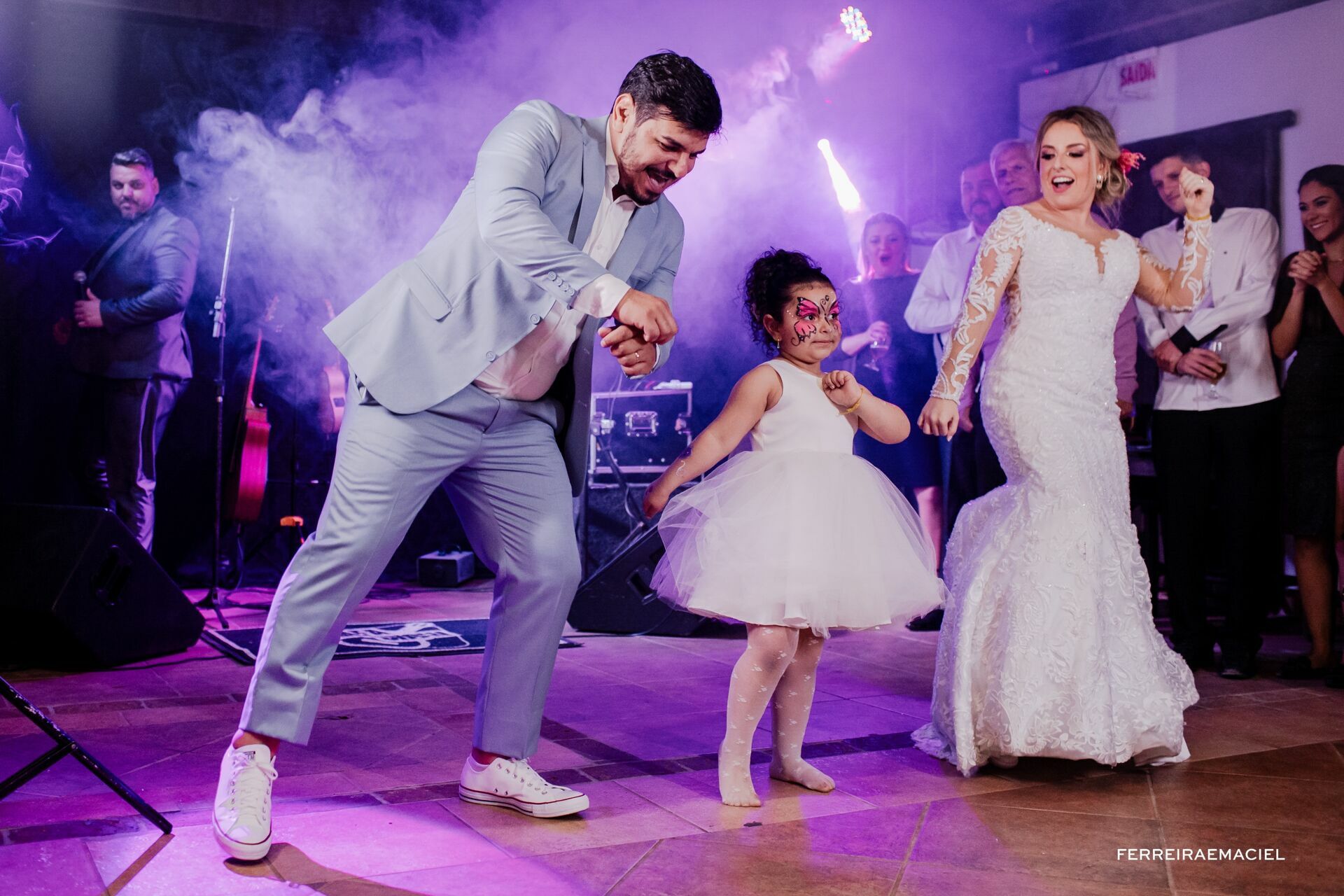 Foto Casamento de dia na Igreja da Cidade Alta Paróquia Sagrada Família e festa na Cachaçaria Pura Brasil - Araranguá - SC - Maiara e Valter Foto Casamento de dia na Igreja da Cidade Alta Paróquia Sagrada Família e festa na Cachaçaria Pura Brasil - Araranguá - SC - Maiara e Valter - Imagem 118