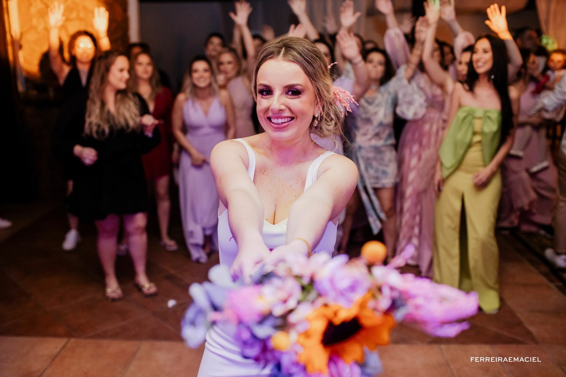 Foto Casamento de dia na Igreja da Cidade Alta Paróquia Sagrada Família e festa na Cachaçaria Pura Brasil - Araranguá - SC - Maiara e Valter Foto Casamento de dia na Igreja da Cidade Alta Paróquia Sagrada Família e festa na Cachaçaria Pura Brasil - Araranguá - SC - Maiara e Valter - Imagem 131