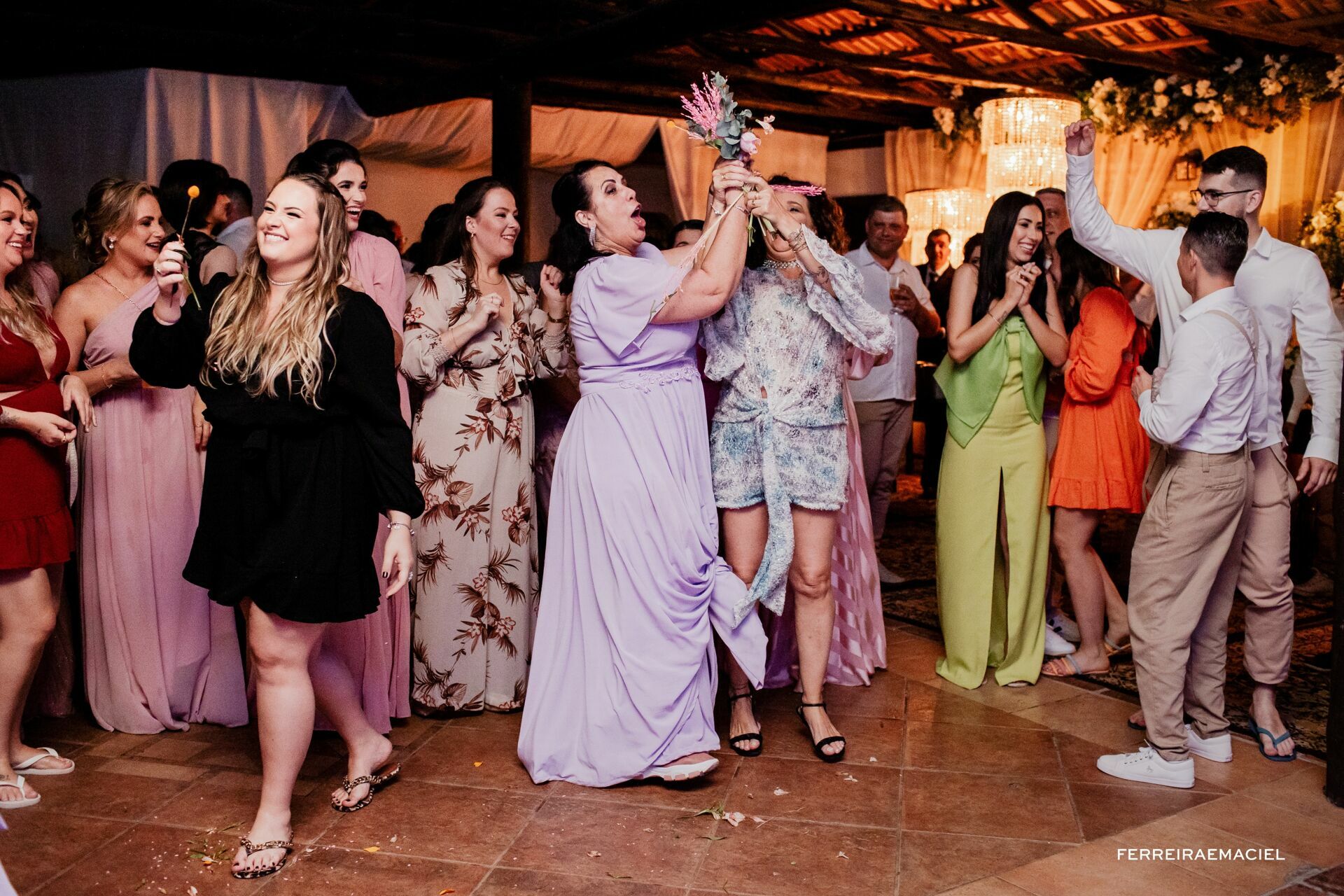 Foto Casamento de dia na Igreja da Cidade Alta Paróquia Sagrada Família e festa na Cachaçaria Pura Brasil - Araranguá - SC - Maiara e Valter Foto Casamento de dia na Igreja da Cidade Alta Paróquia Sagrada Família e festa na Cachaçaria Pura Brasil - Araranguá - SC - Maiara e Valter - Imagem 132